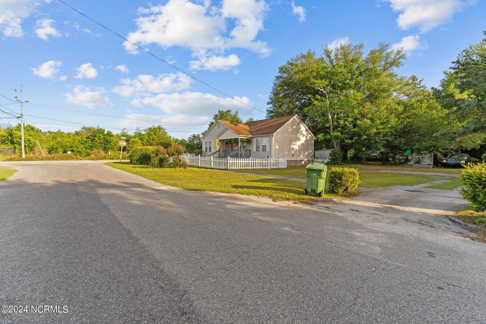 1003 Hall Street Property Photo 7