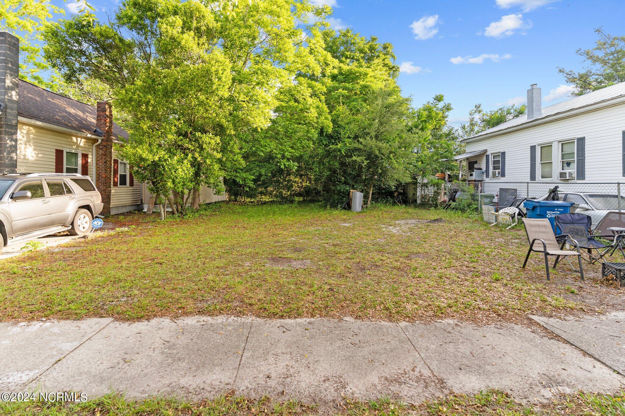 1015 Hall St Street Property Photo 1