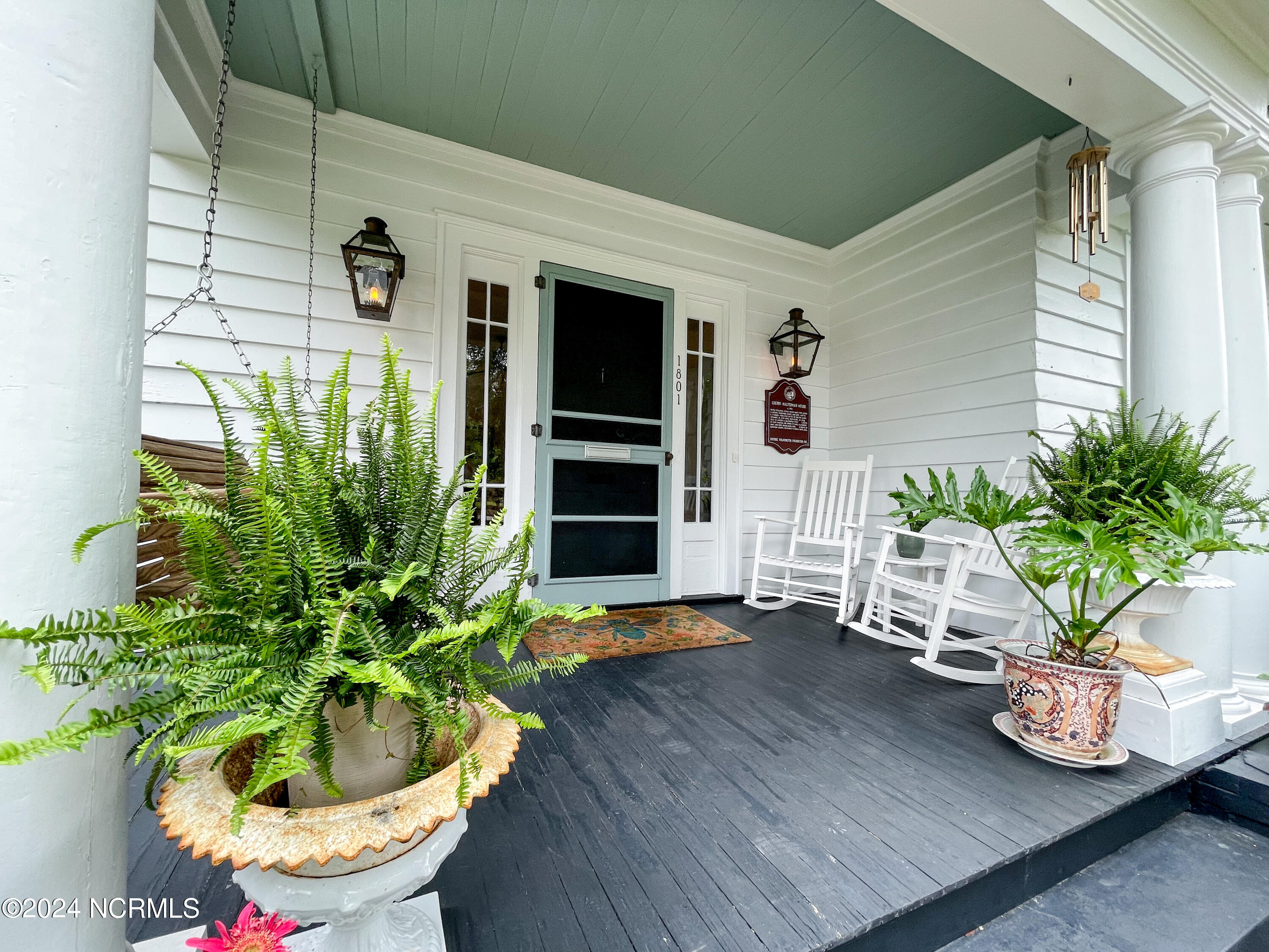 1801 Chestnut Street Property Photo 3