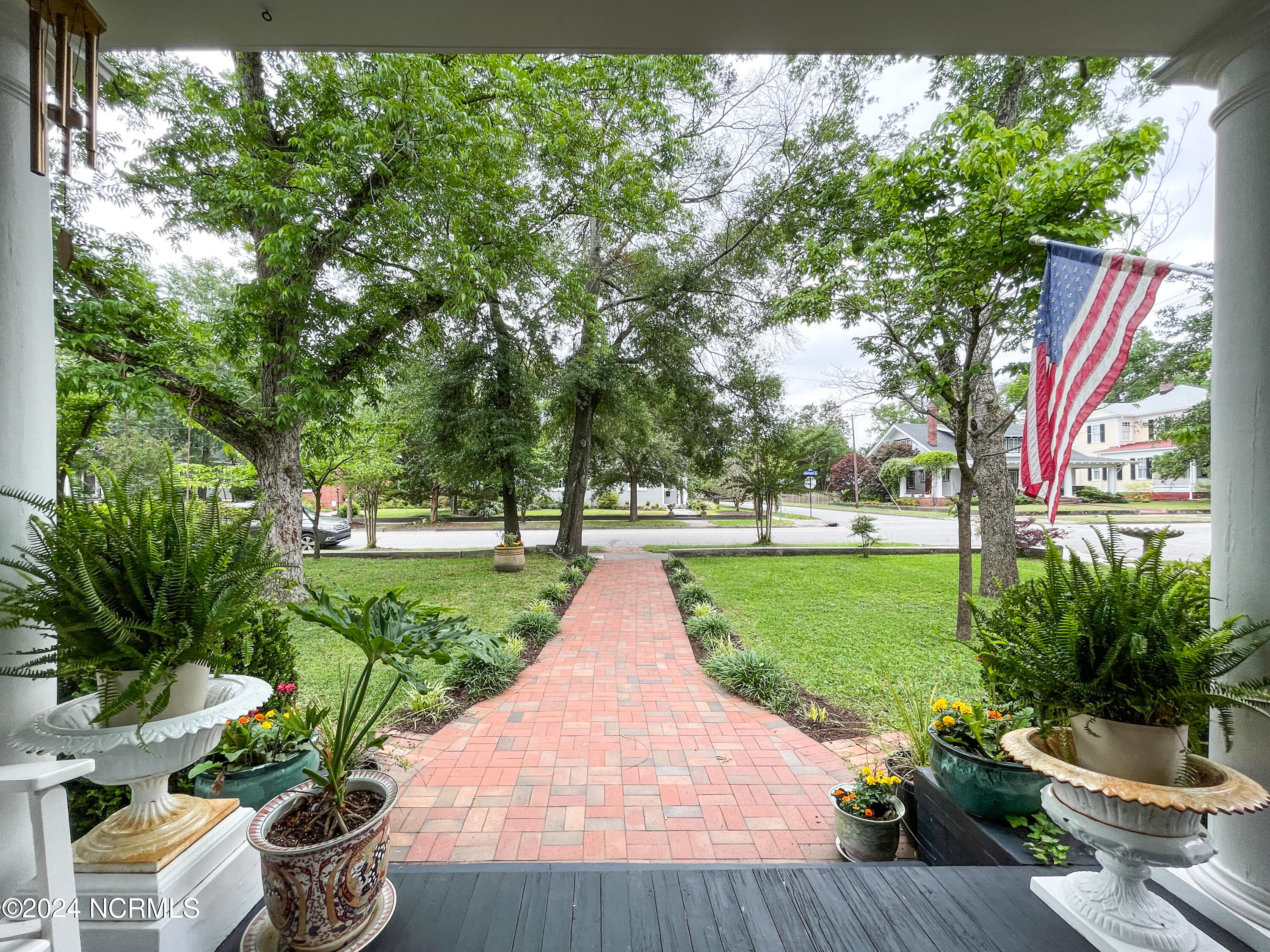 1801 Chestnut Street Property Photo 4