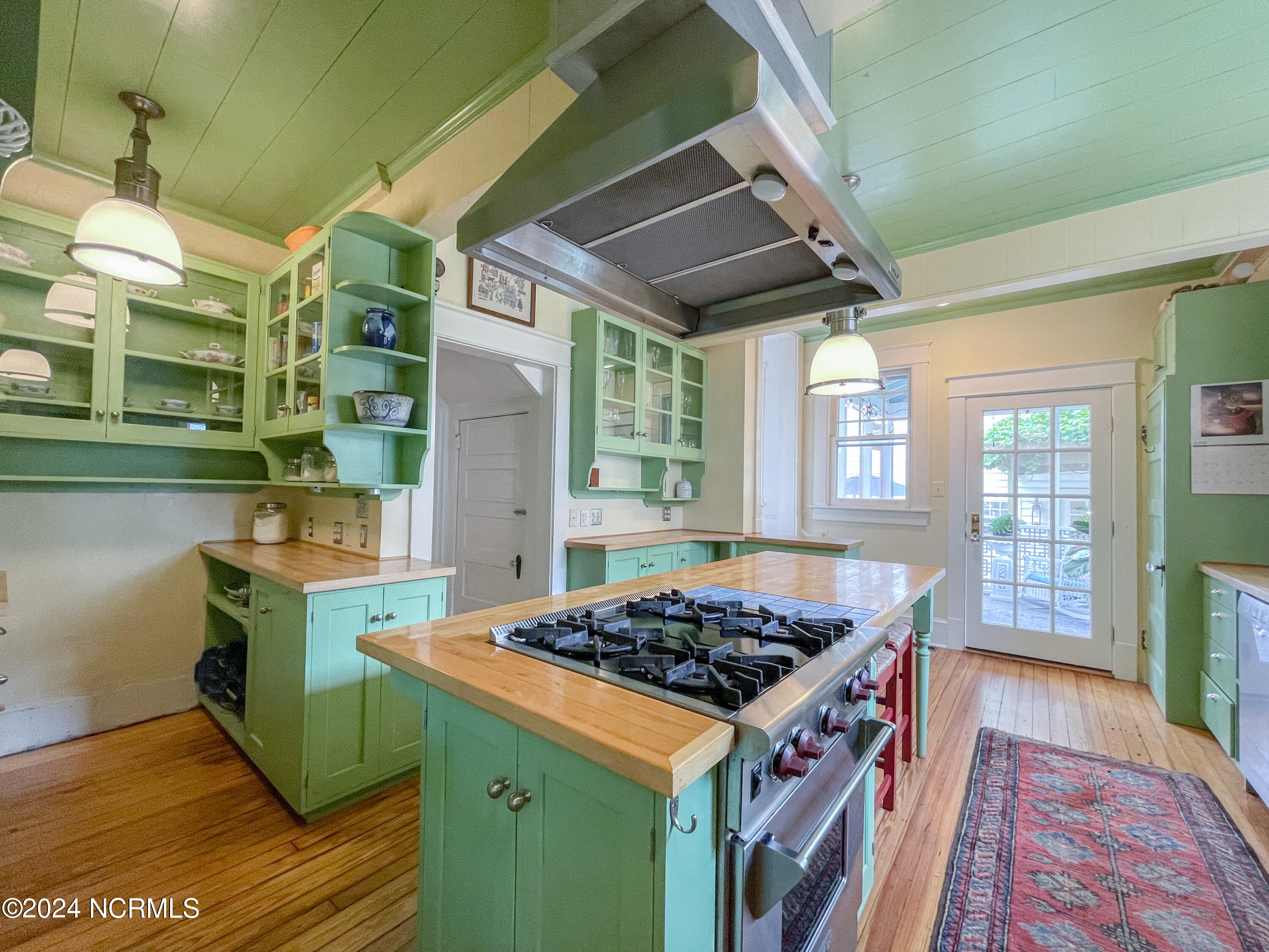 1801 Chestnut Street Property Photo 36