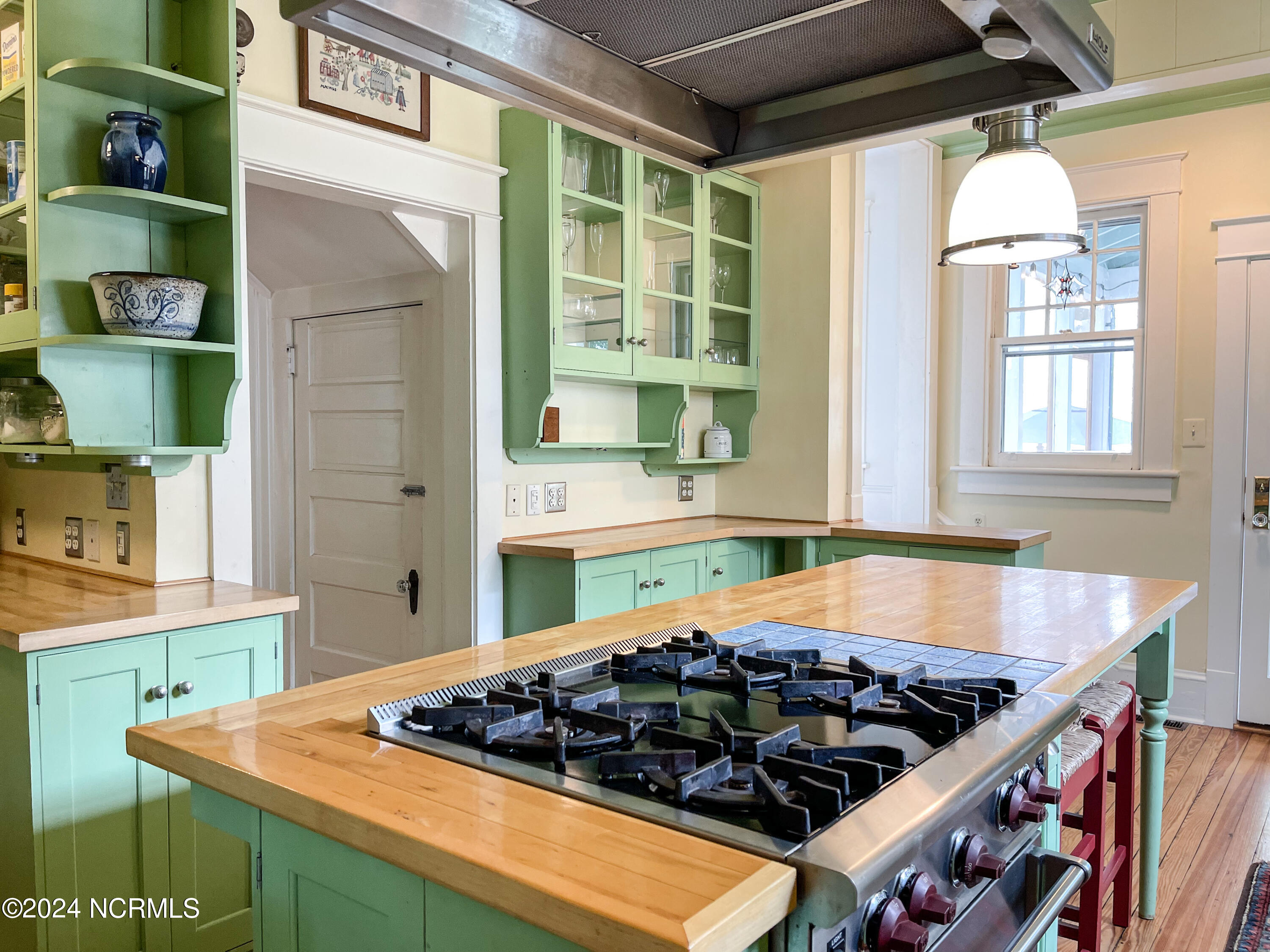 1801 Chestnut Street Property Photo 38