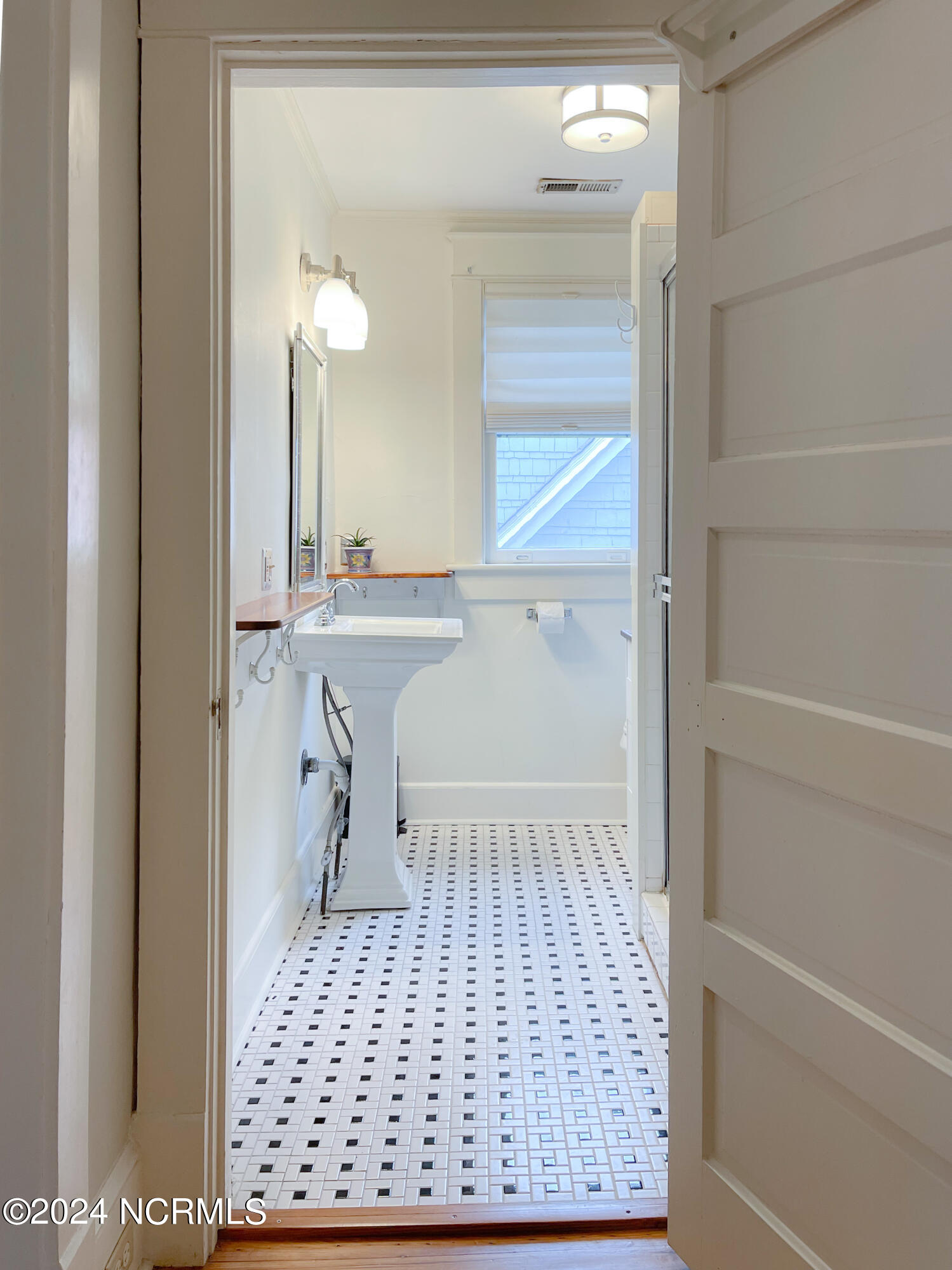 1801 Chestnut Street Property Photo 63