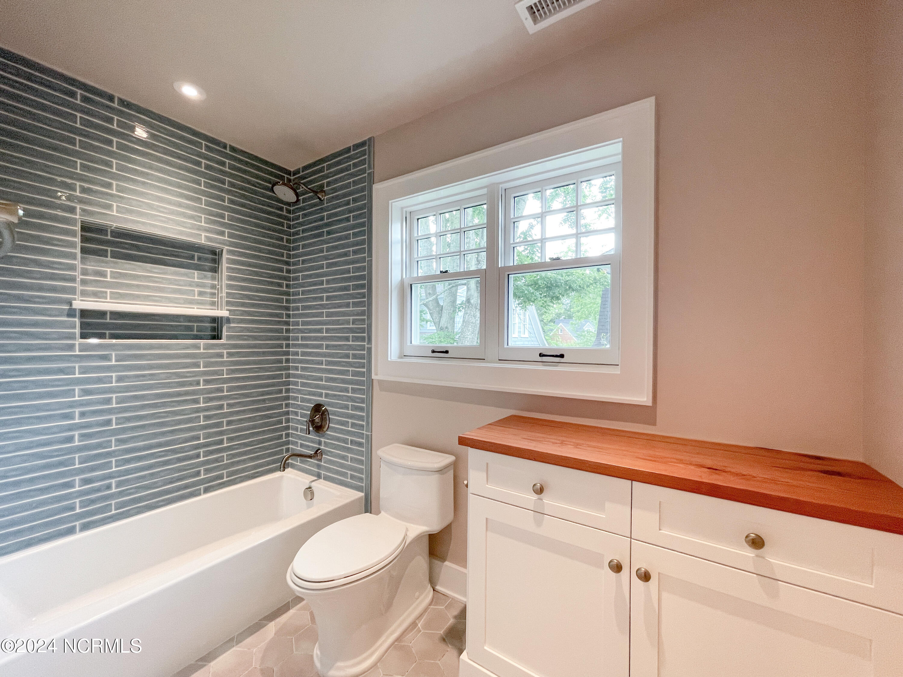 1801 Chestnut Street Property Photo 86