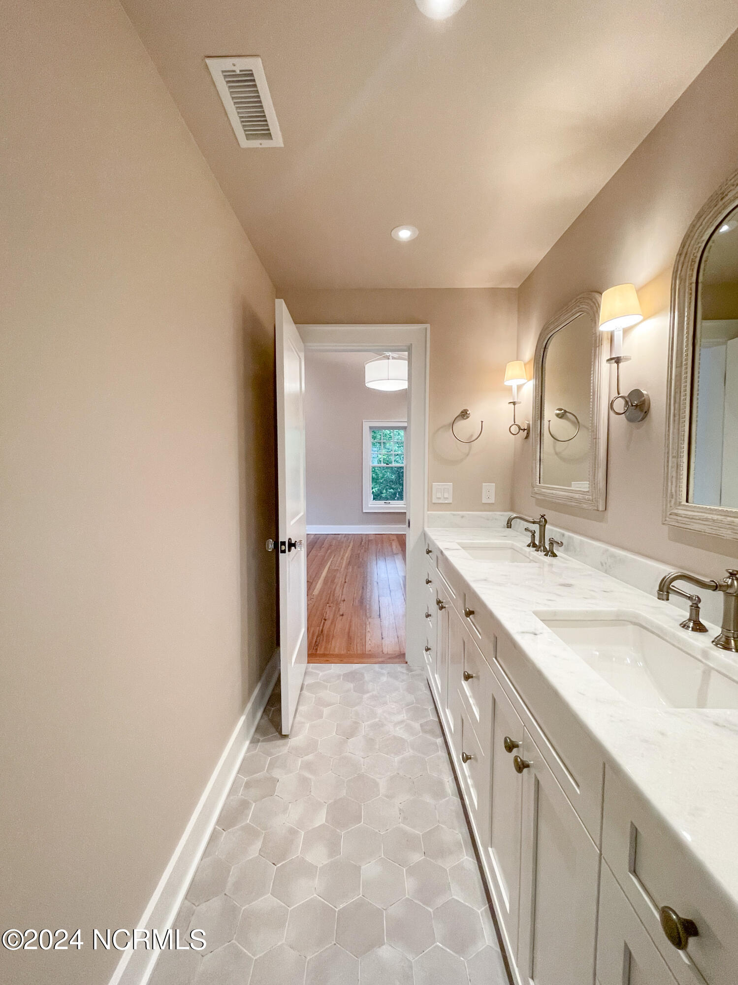 1801 Chestnut Street Property Photo 87