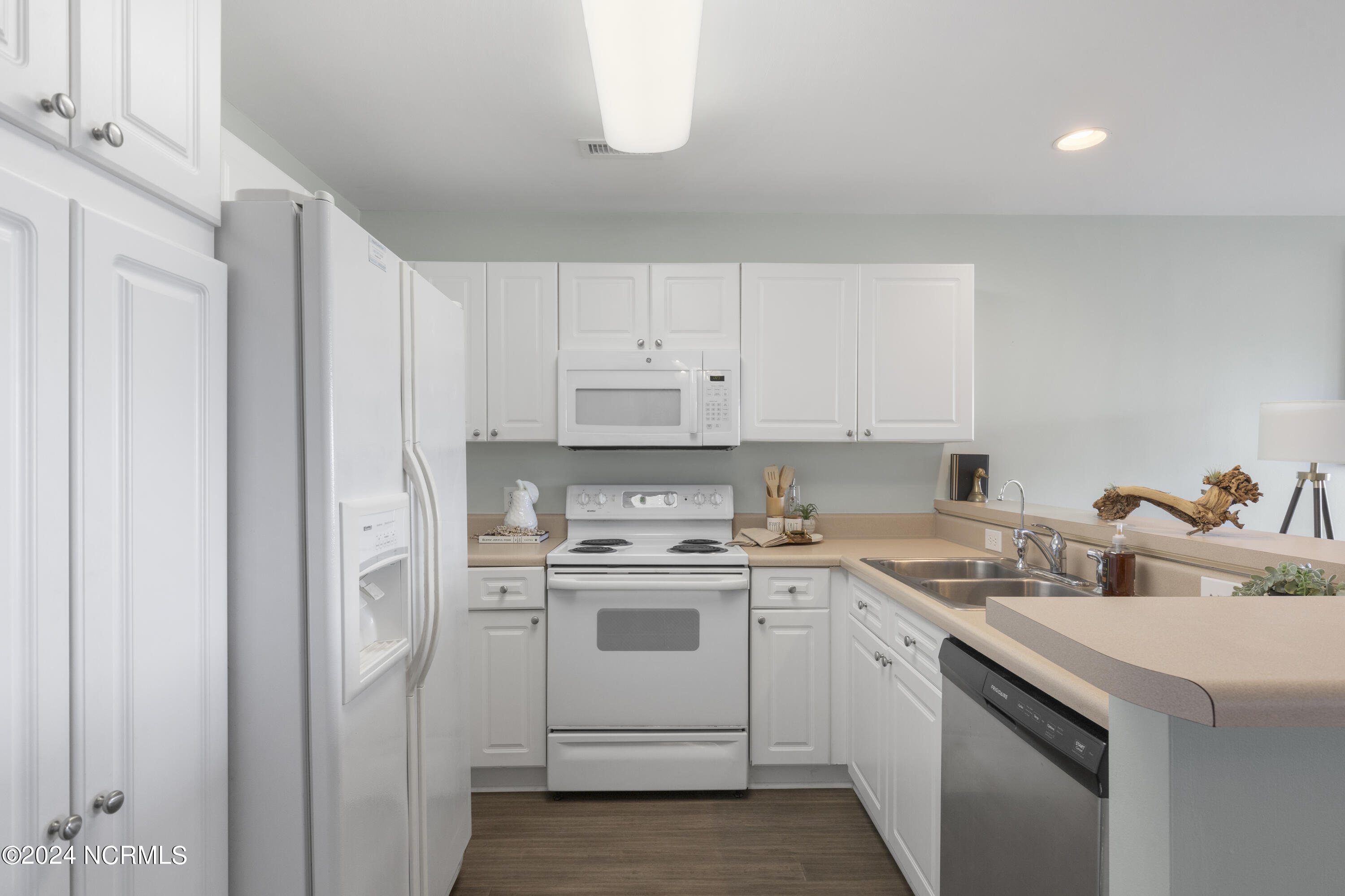 517 N New River Drive B Property Photo 18
