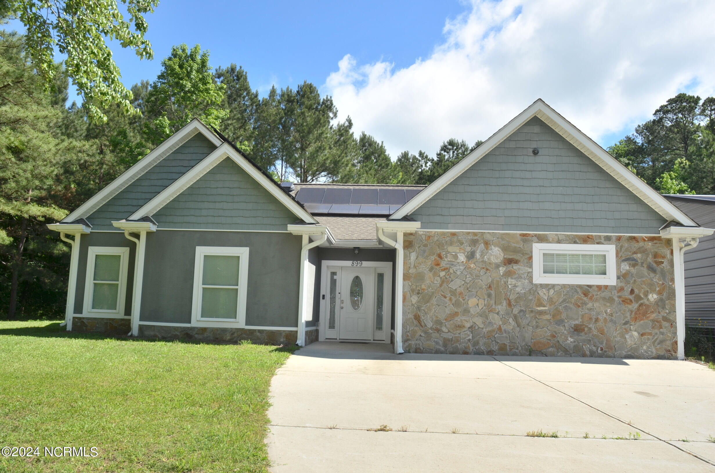 899 Kelly Drive Property Photo 1