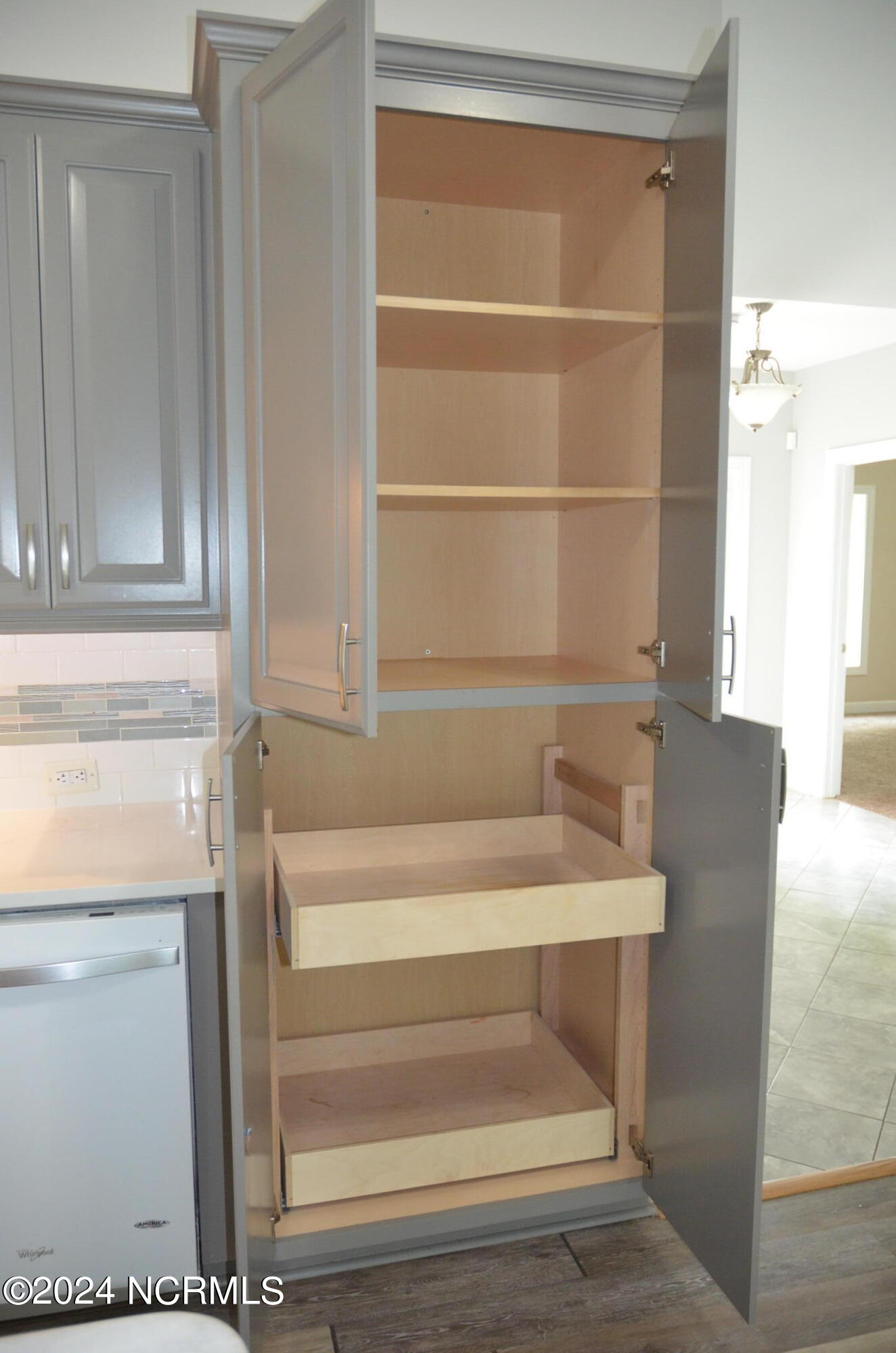 899 Kelly Drive Property Photo 5