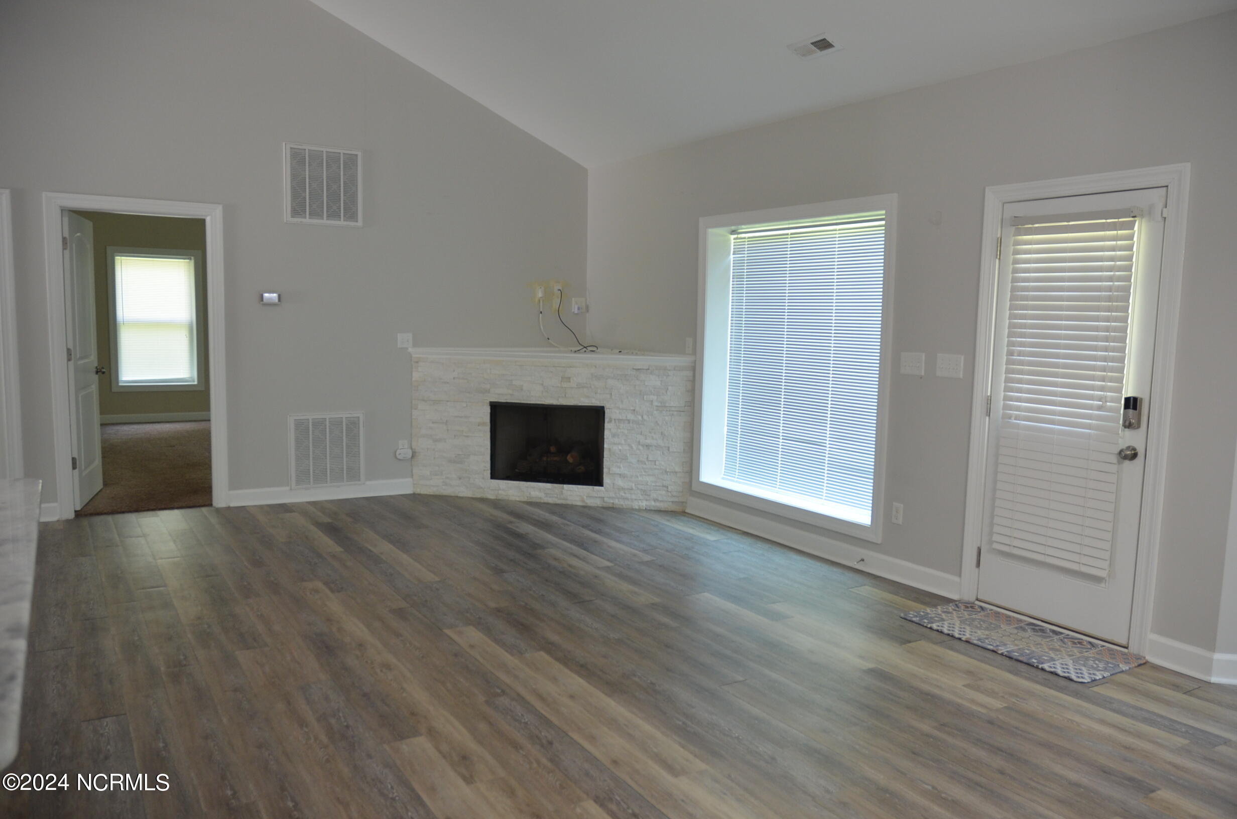 899 Kelly Drive Property Photo 8