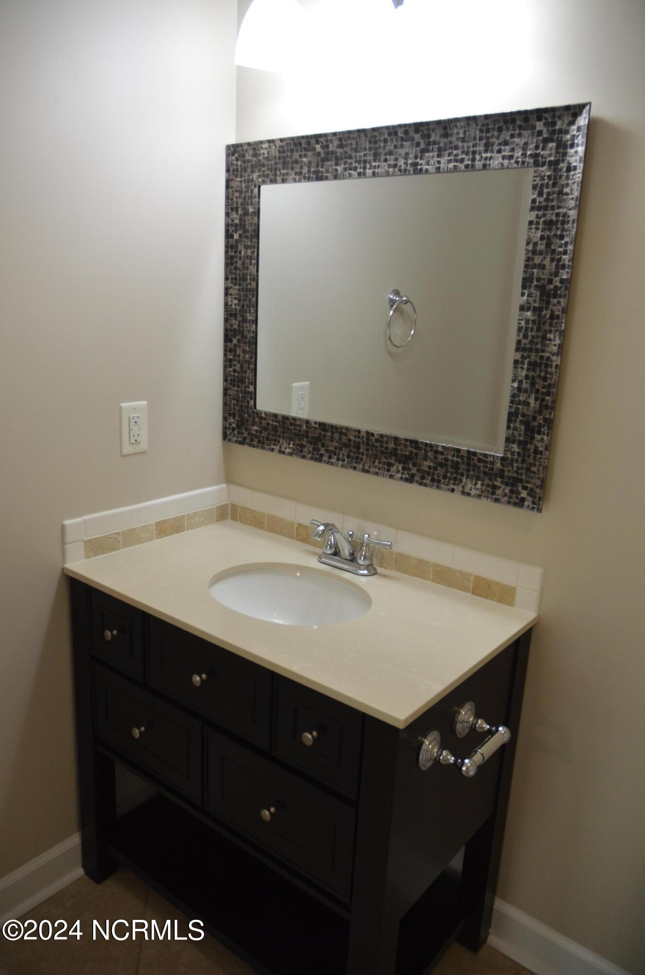 899 Kelly Drive Property Photo 12