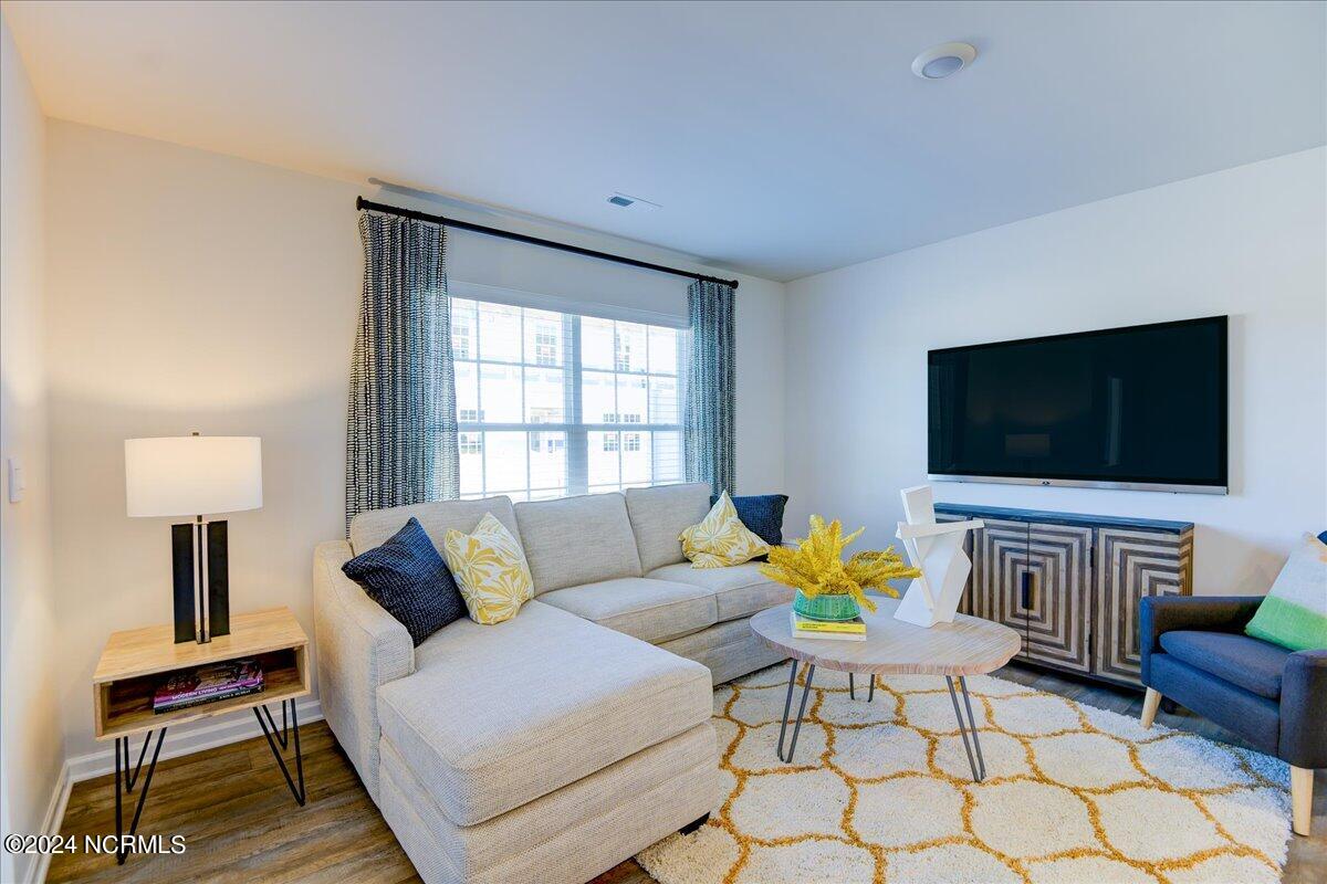 129 Leo Street Property Photo 8