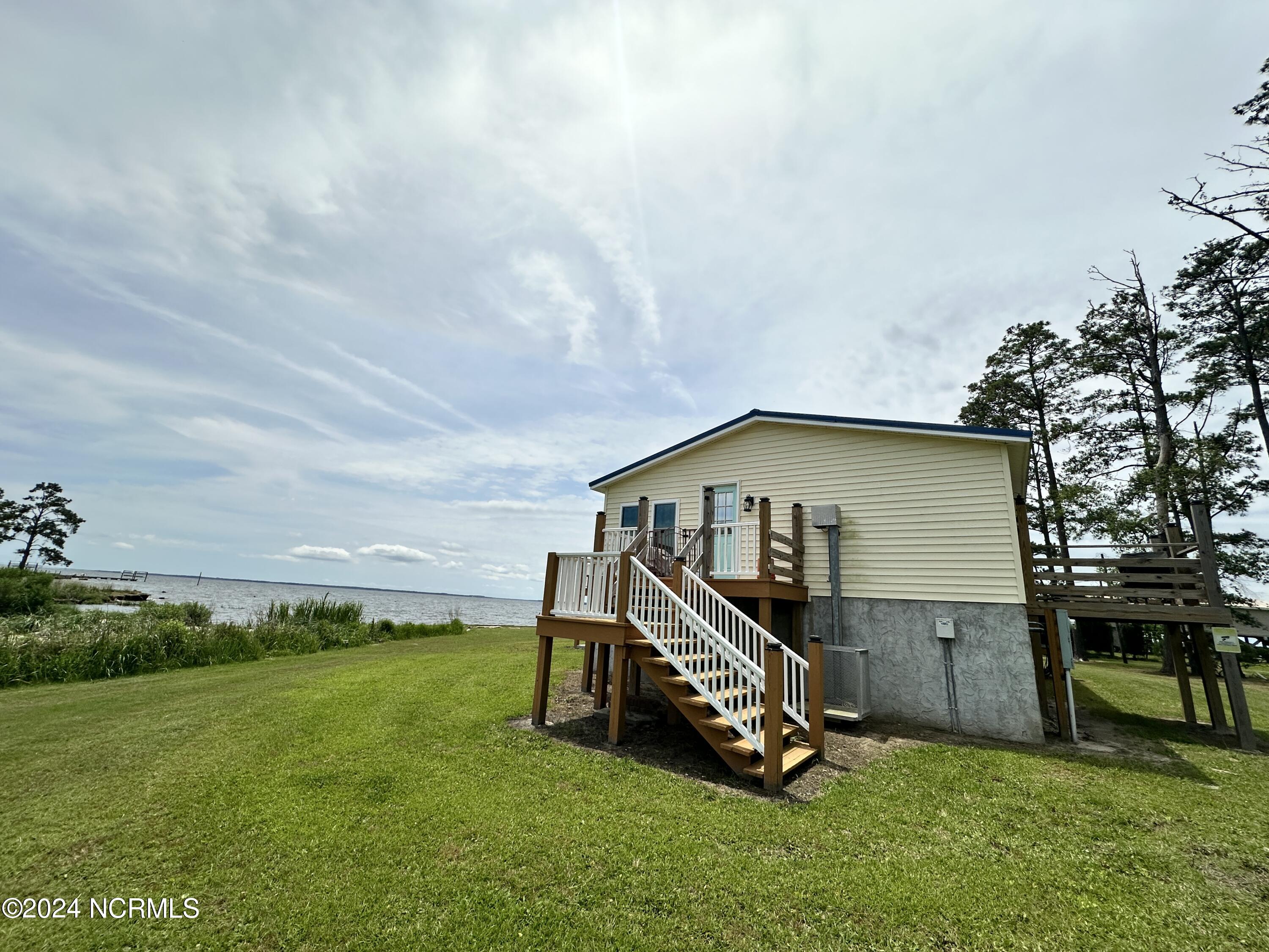 211 Riverview Lane Property Photo 8