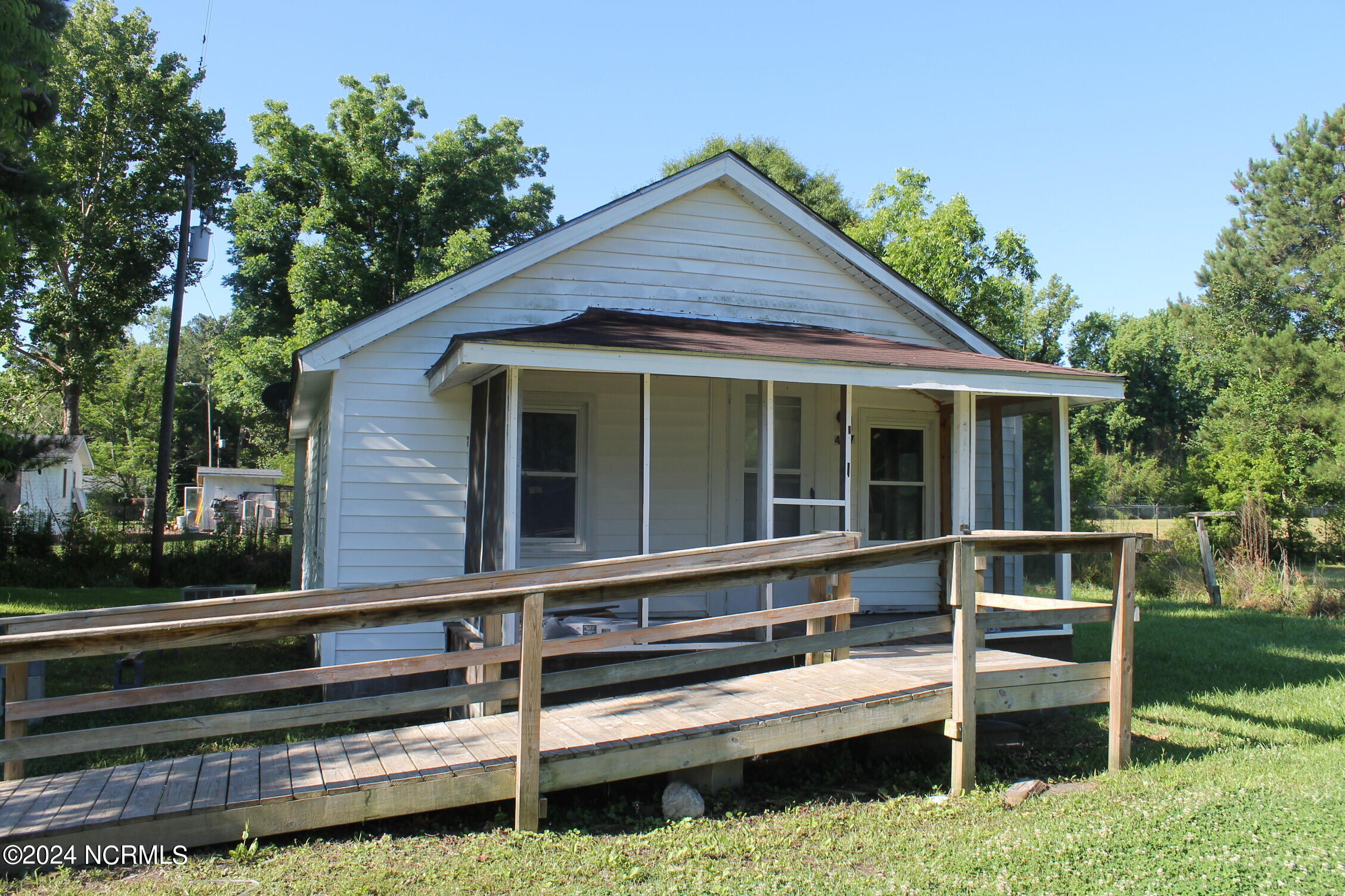 415 & 417 Baldwin Circle Property Photo 1