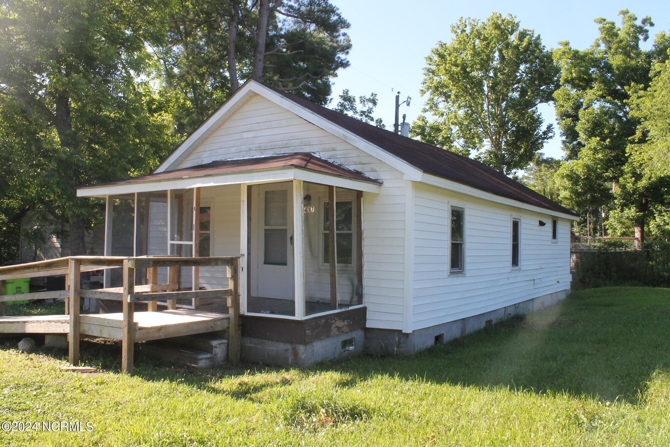 415 & 417 Baldwin Circle Property Photo 2