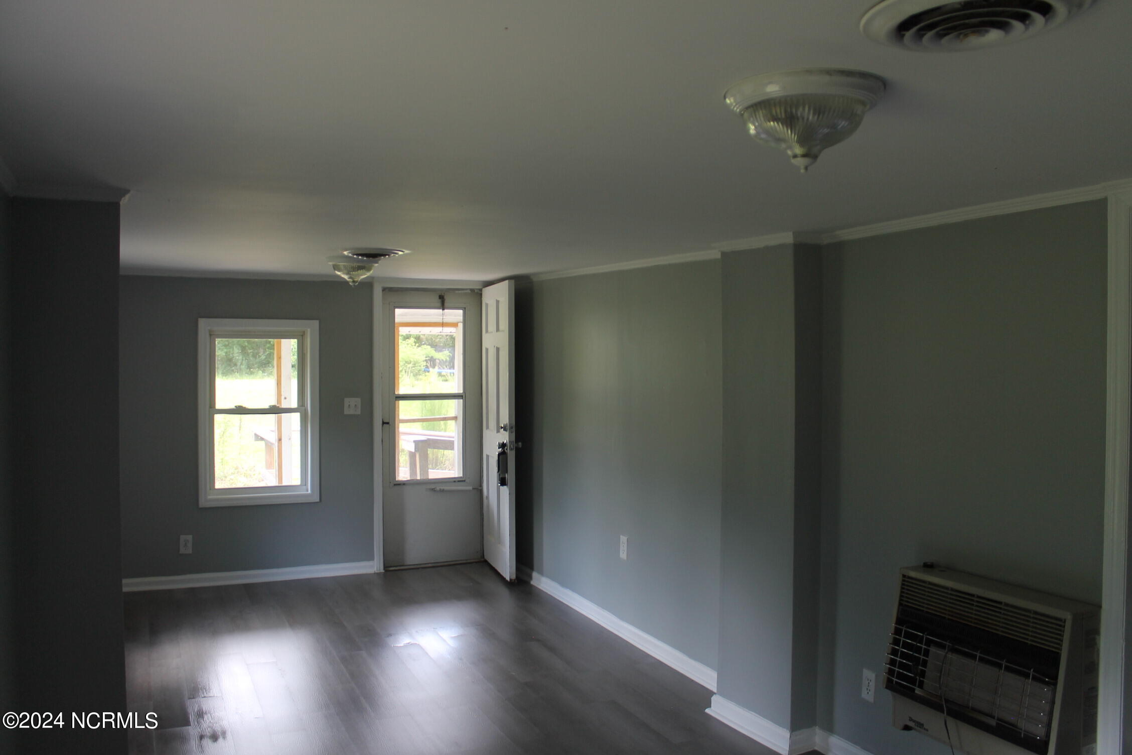 415 & 417 Baldwin Circle Property Photo 8