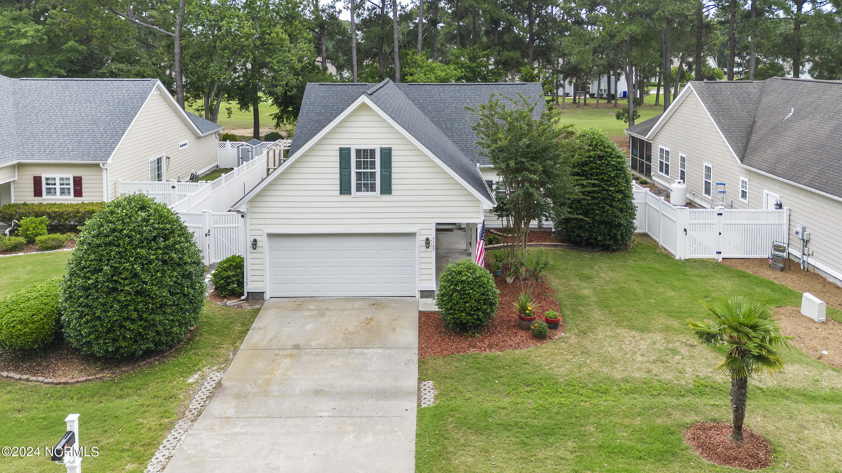 4989 Glen Cove Drive Property Photo 2