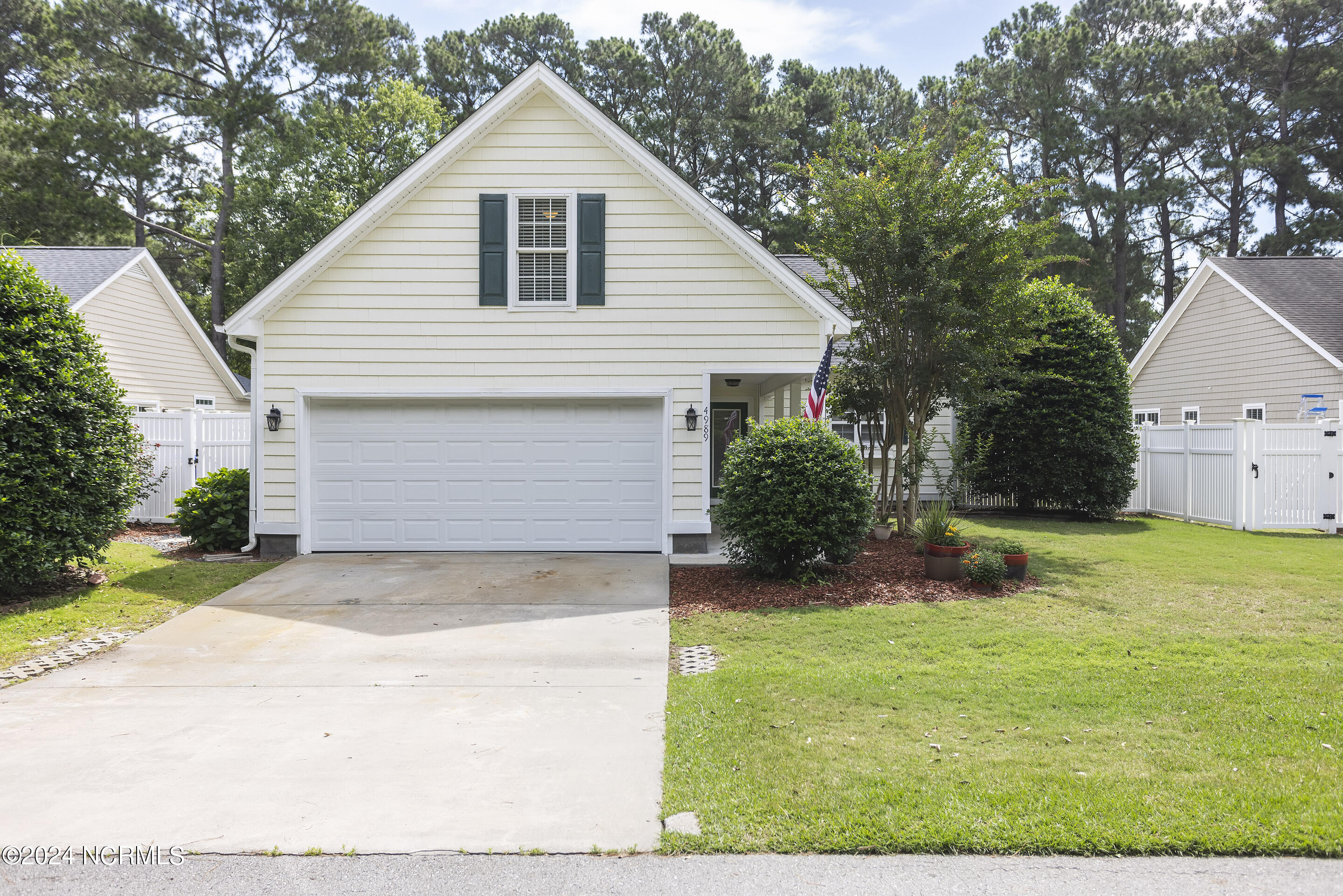 4989 Glen Cove Drive Property Photo 3