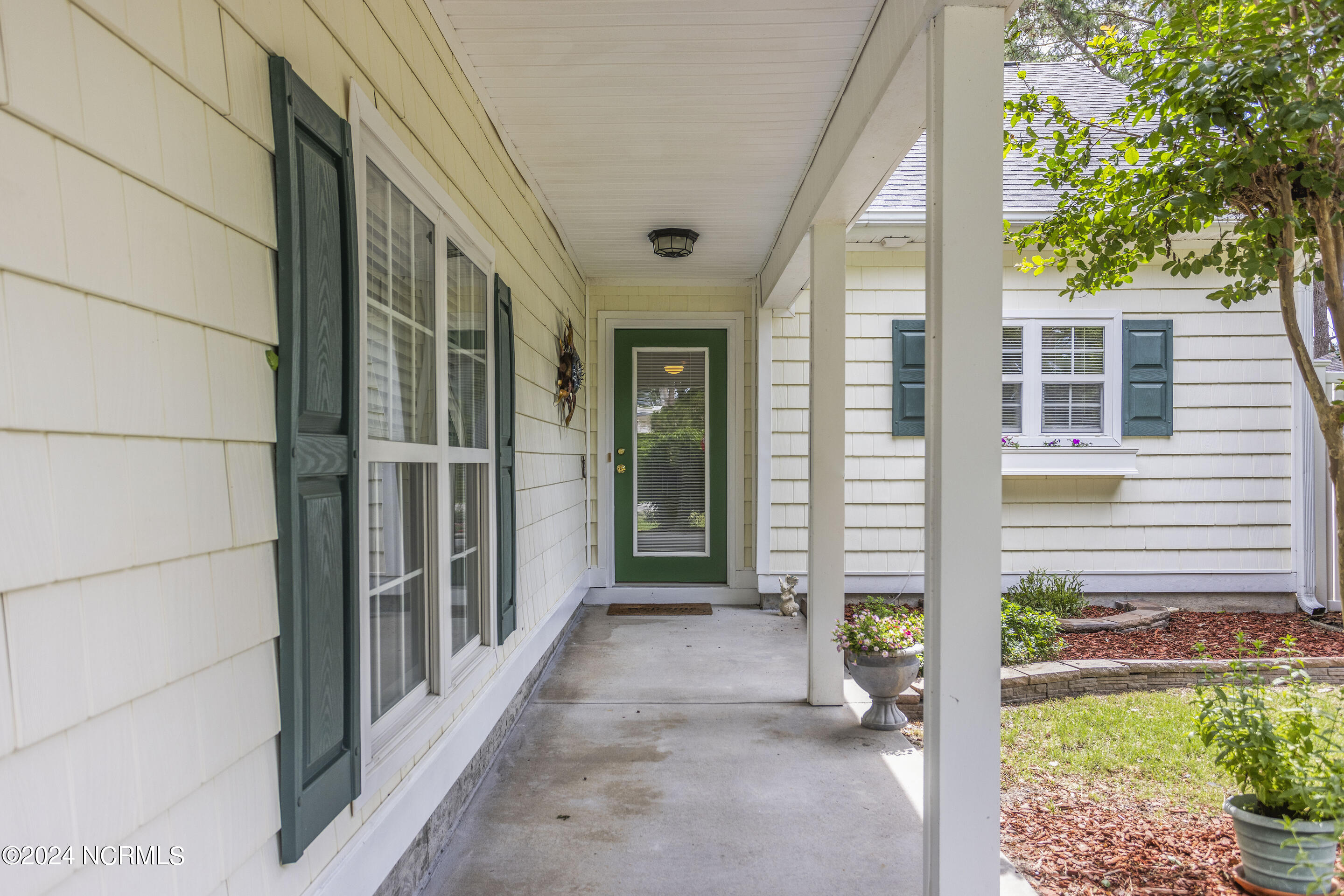 4989 Glen Cove Drive Property Photo 4