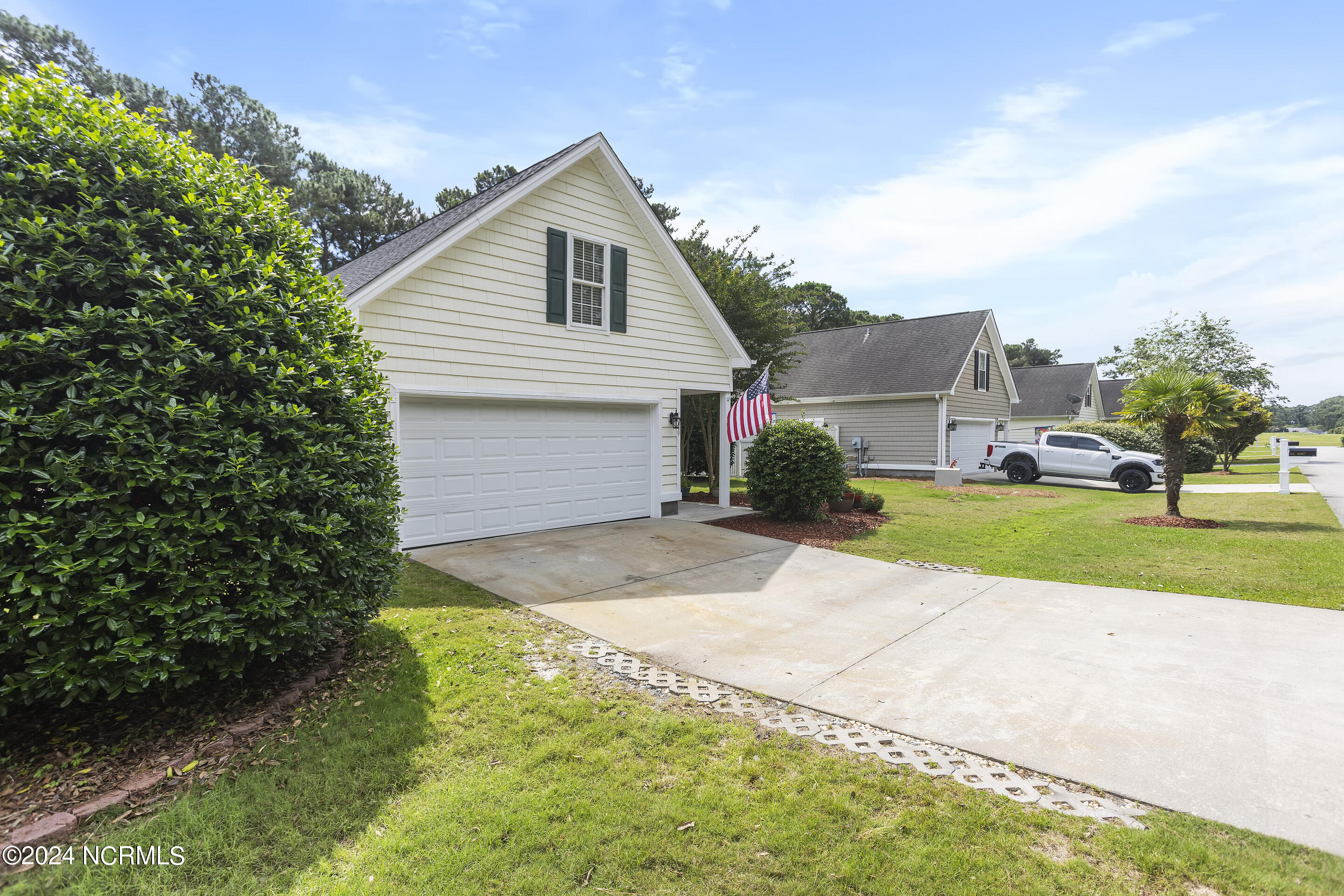 4989 Glen Cove Drive Property Photo 5