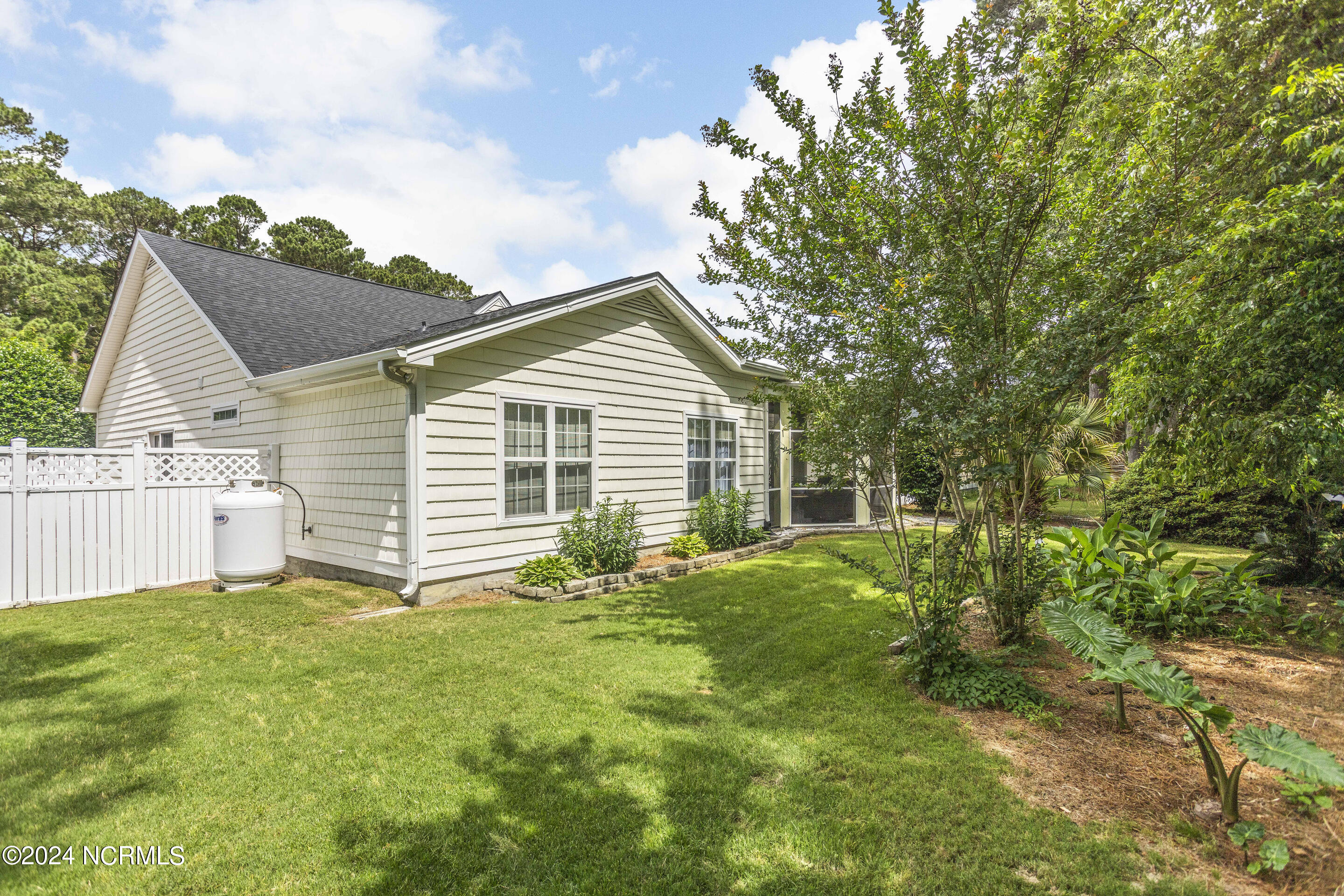 4989 Glen Cove Drive Property Photo 7