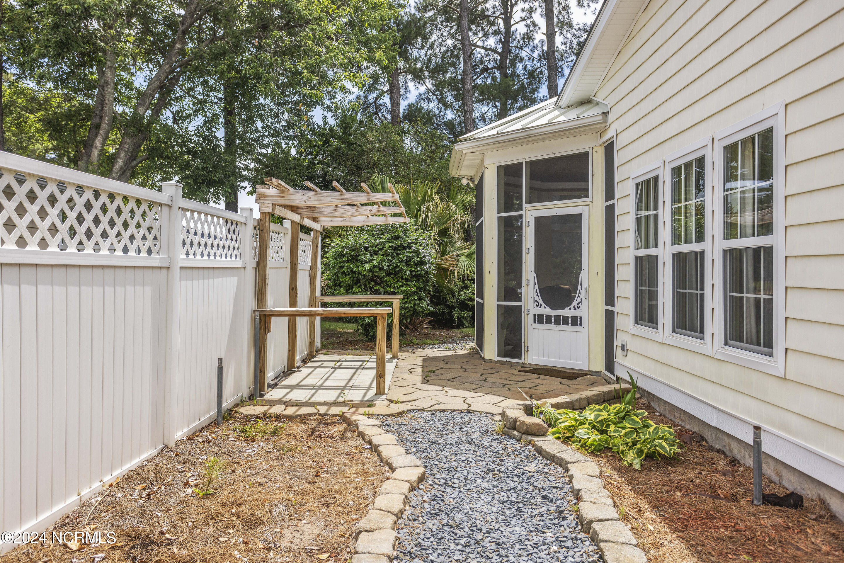 4989 Glen Cove Drive Property Photo 10