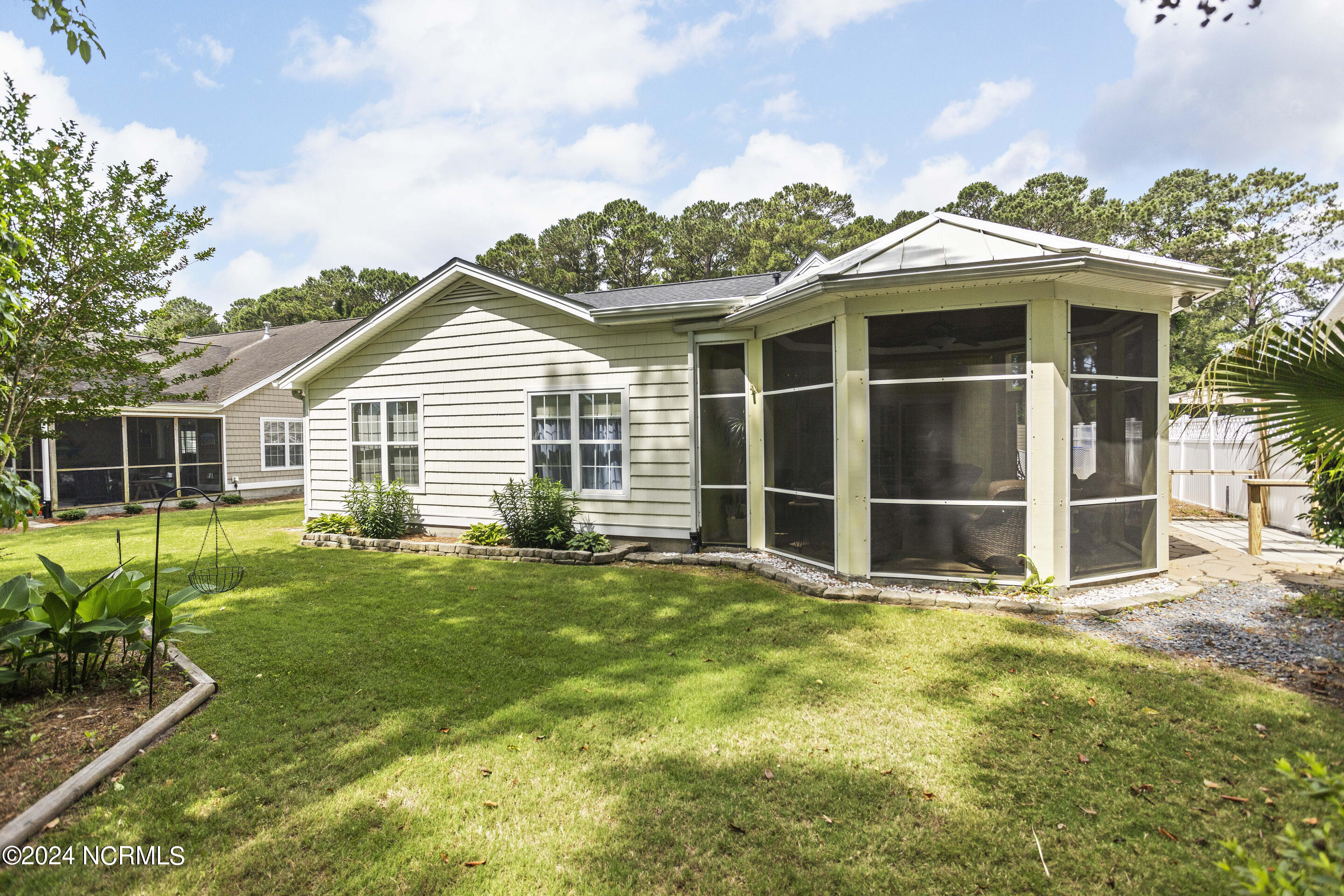 4989 Glen Cove Drive Property Photo 11