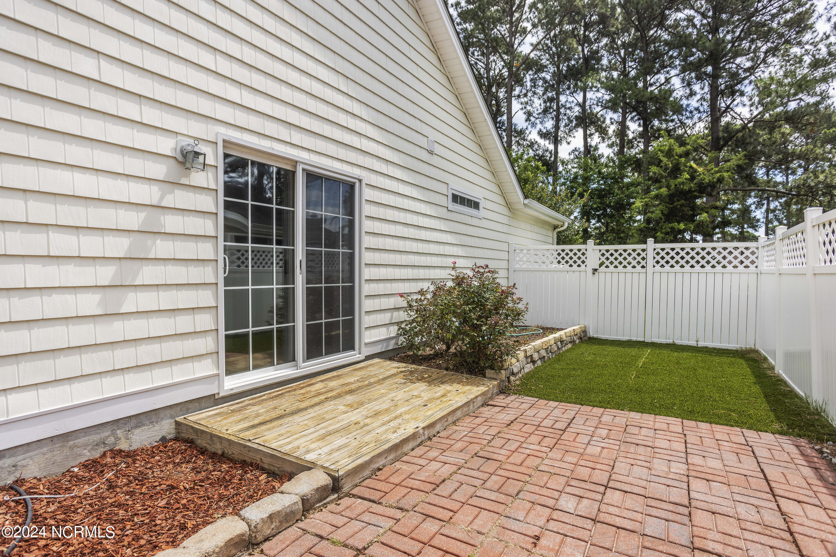 4989 Glen Cove Drive Property Photo 13