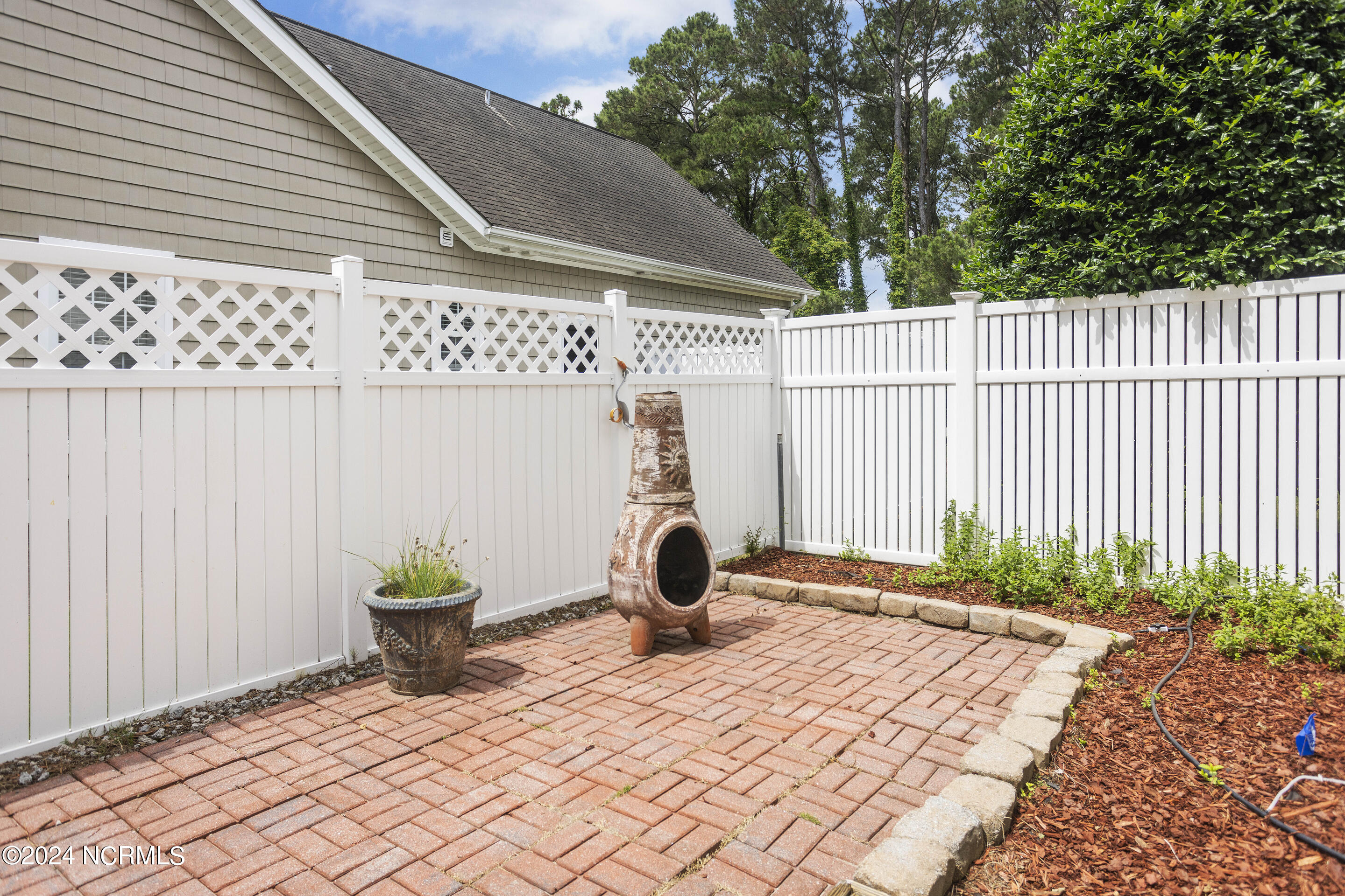 4989 Glen Cove Drive Property Photo 14
