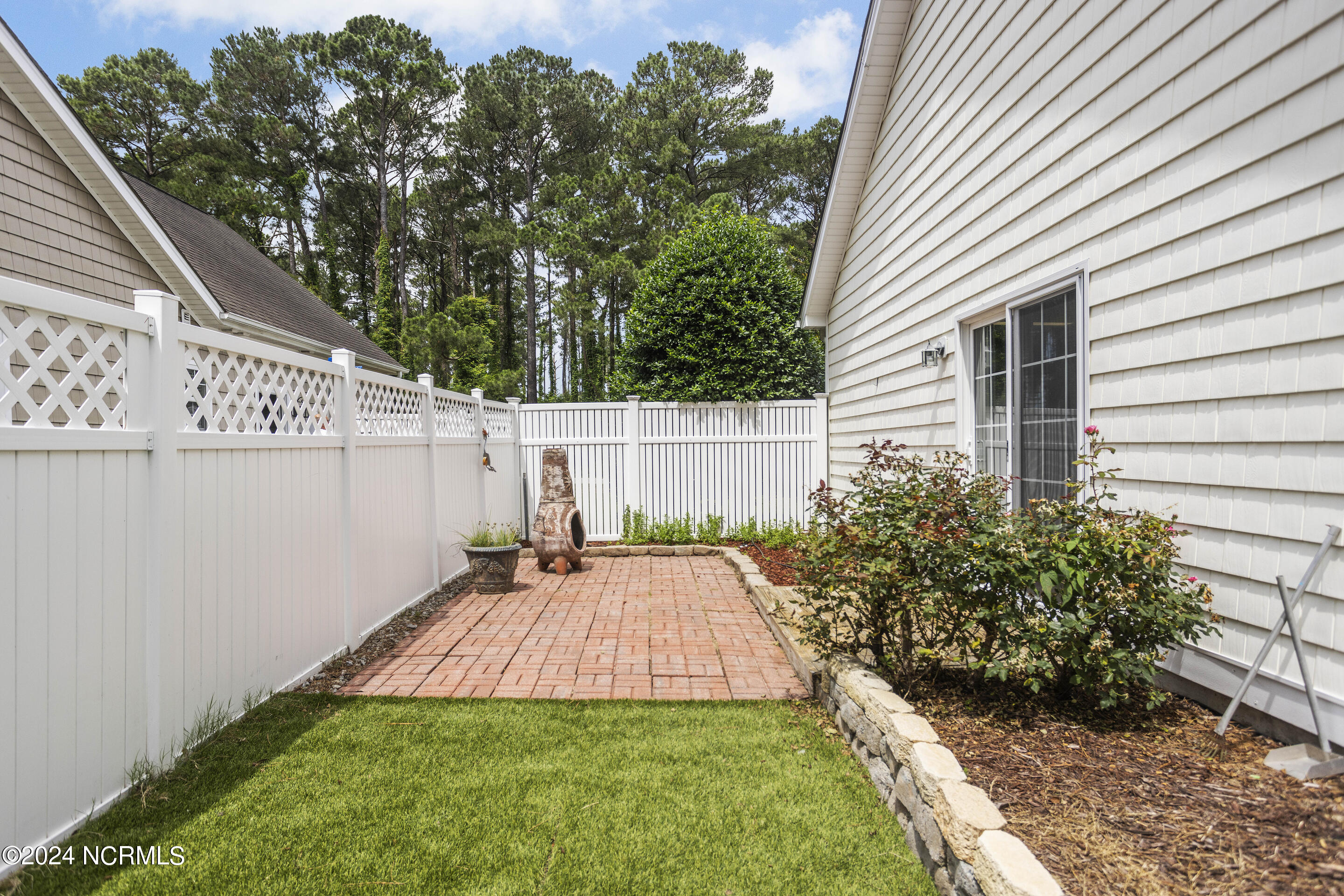 4989 Glen Cove Drive Property Photo 15