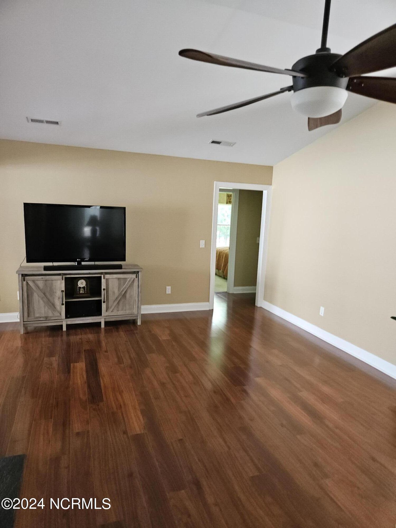 4989 Glen Cove Drive Property Photo 17