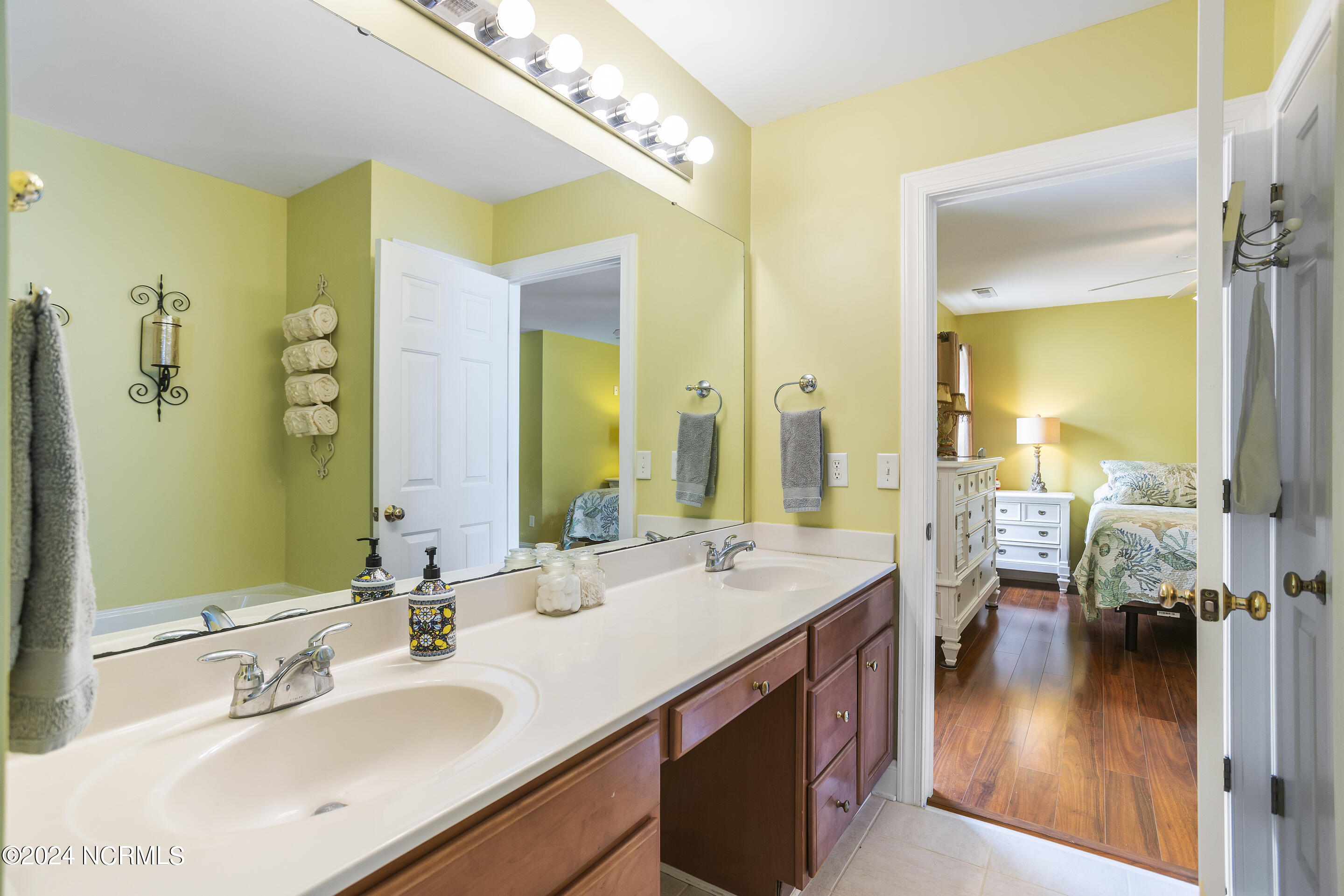 4989 Glen Cove Drive Property Photo 36