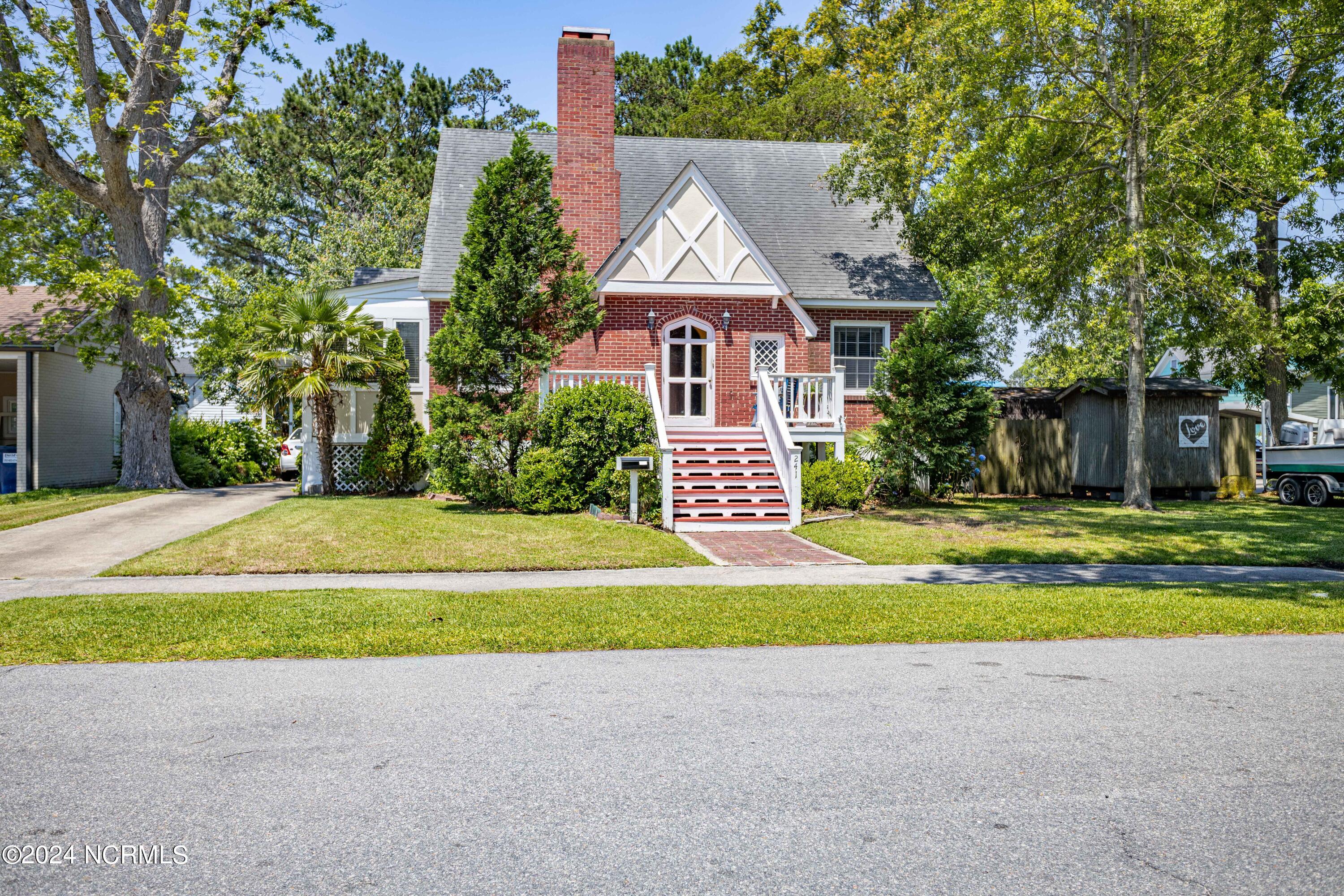 241 Riverview Street Property Photo 2