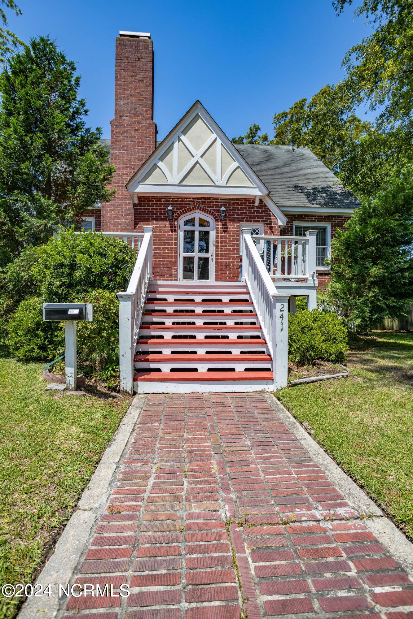 241 Riverview Street Property Photo 3