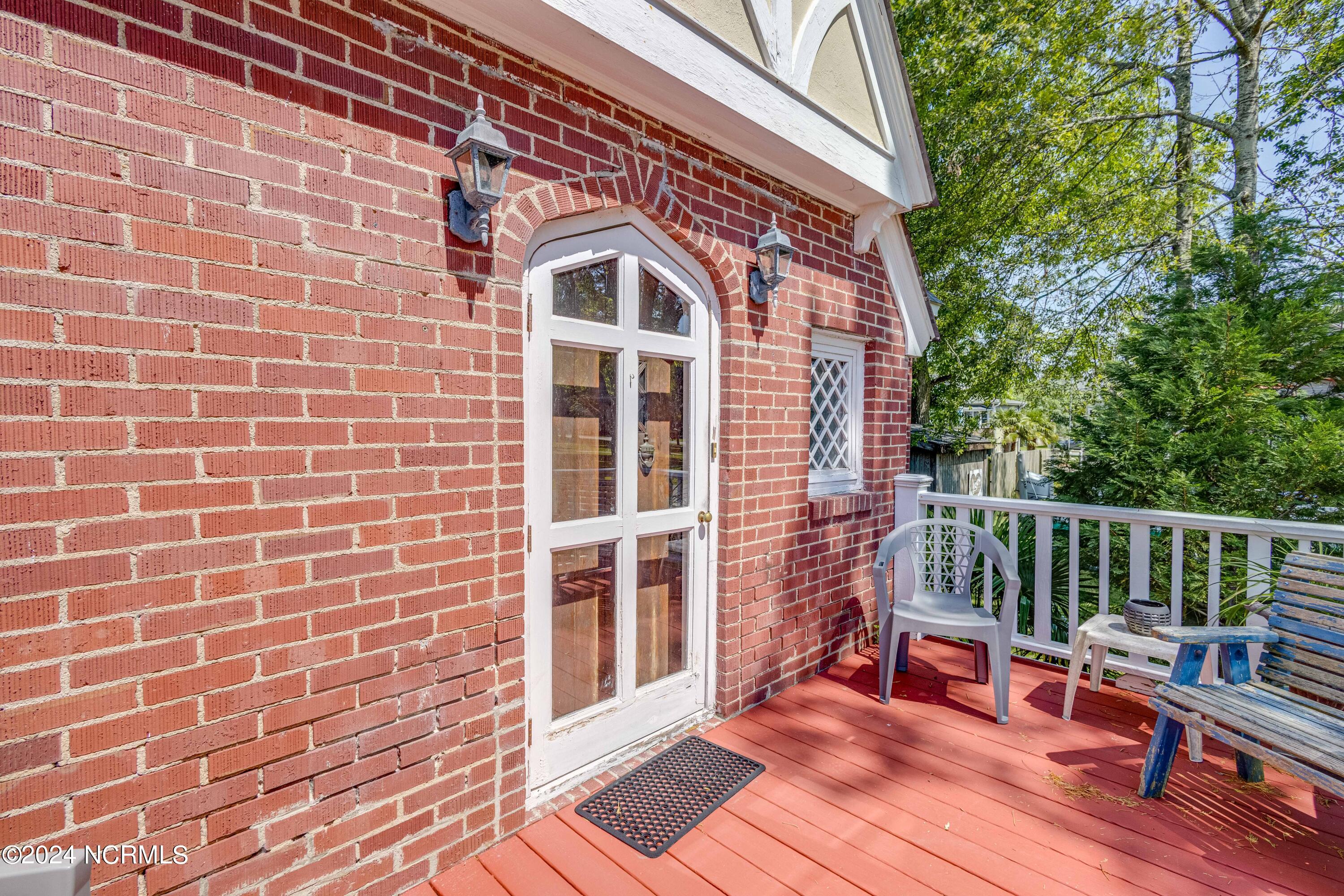241 Riverview Street Property Photo 6