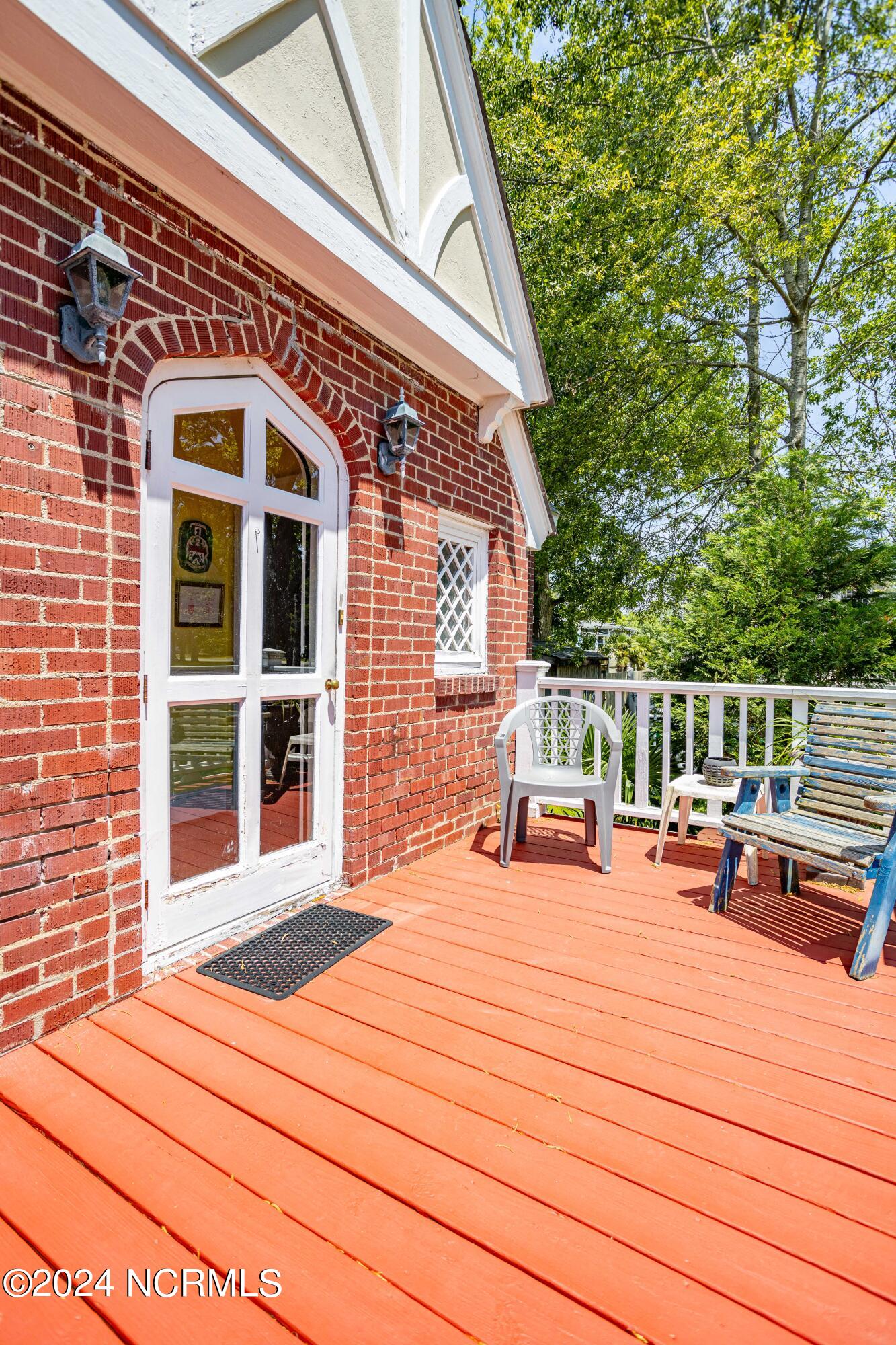 241 Riverview Street Property Photo 7
