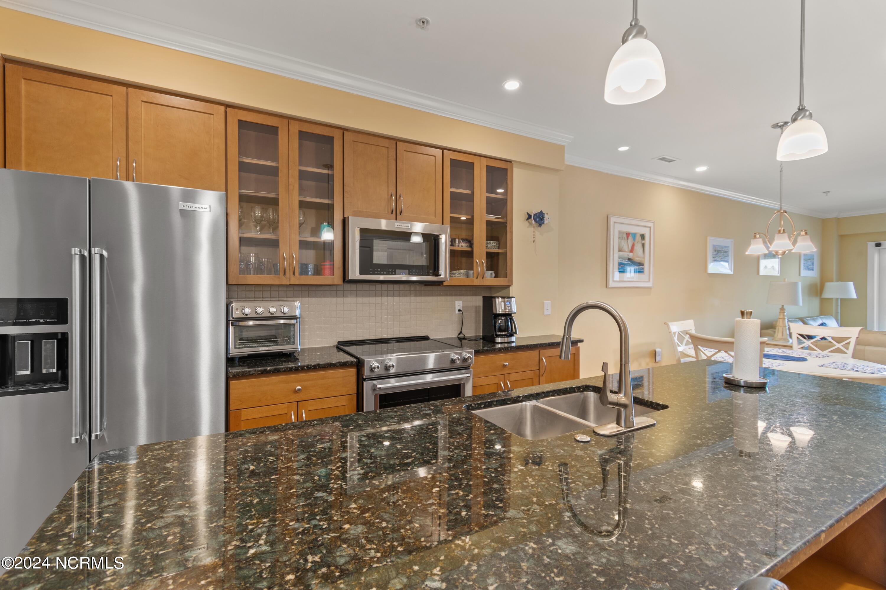 2571 St James Drive Unit 305 Property Photo 15
