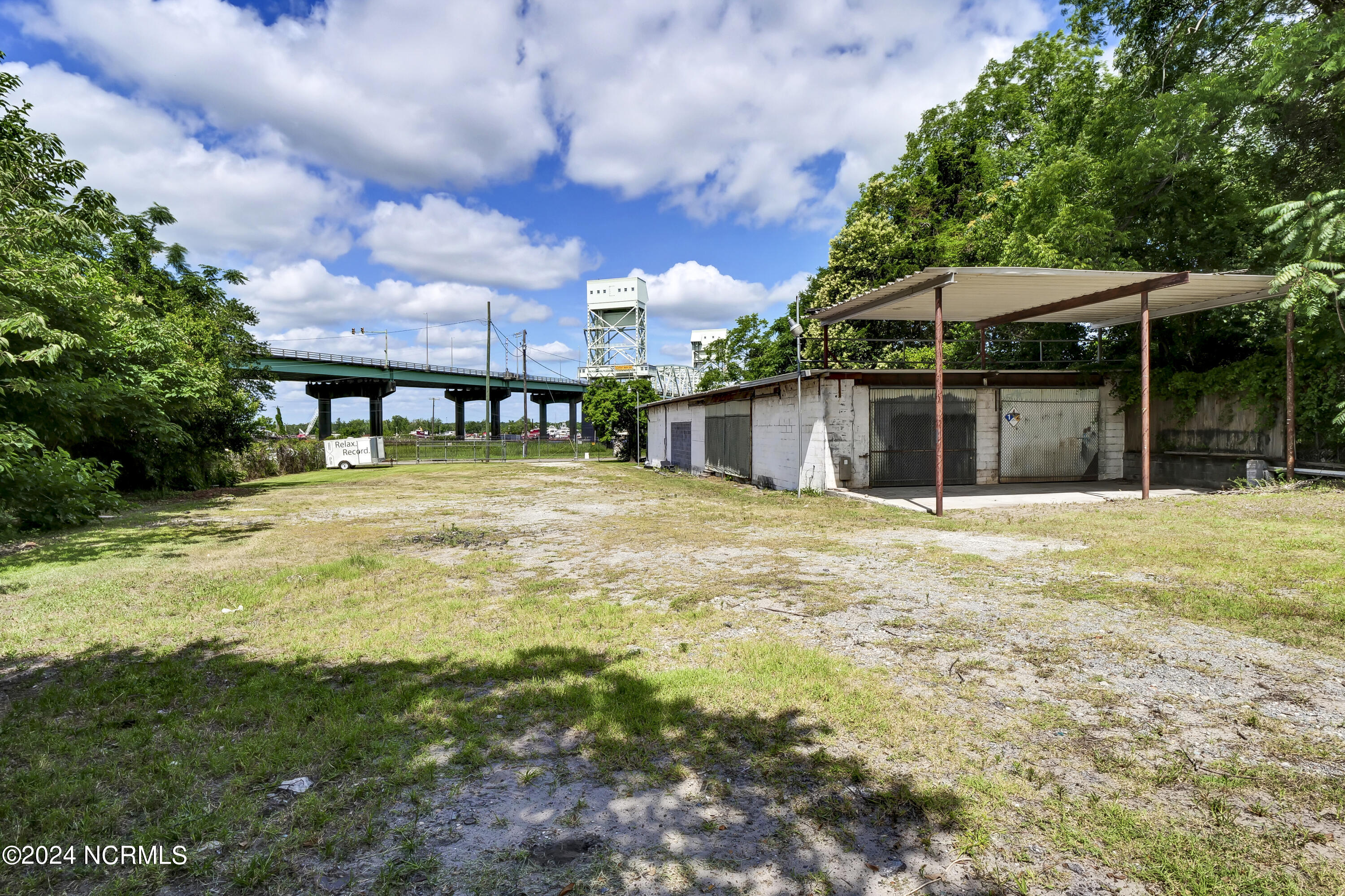 610 S Front Street Property Photo 4