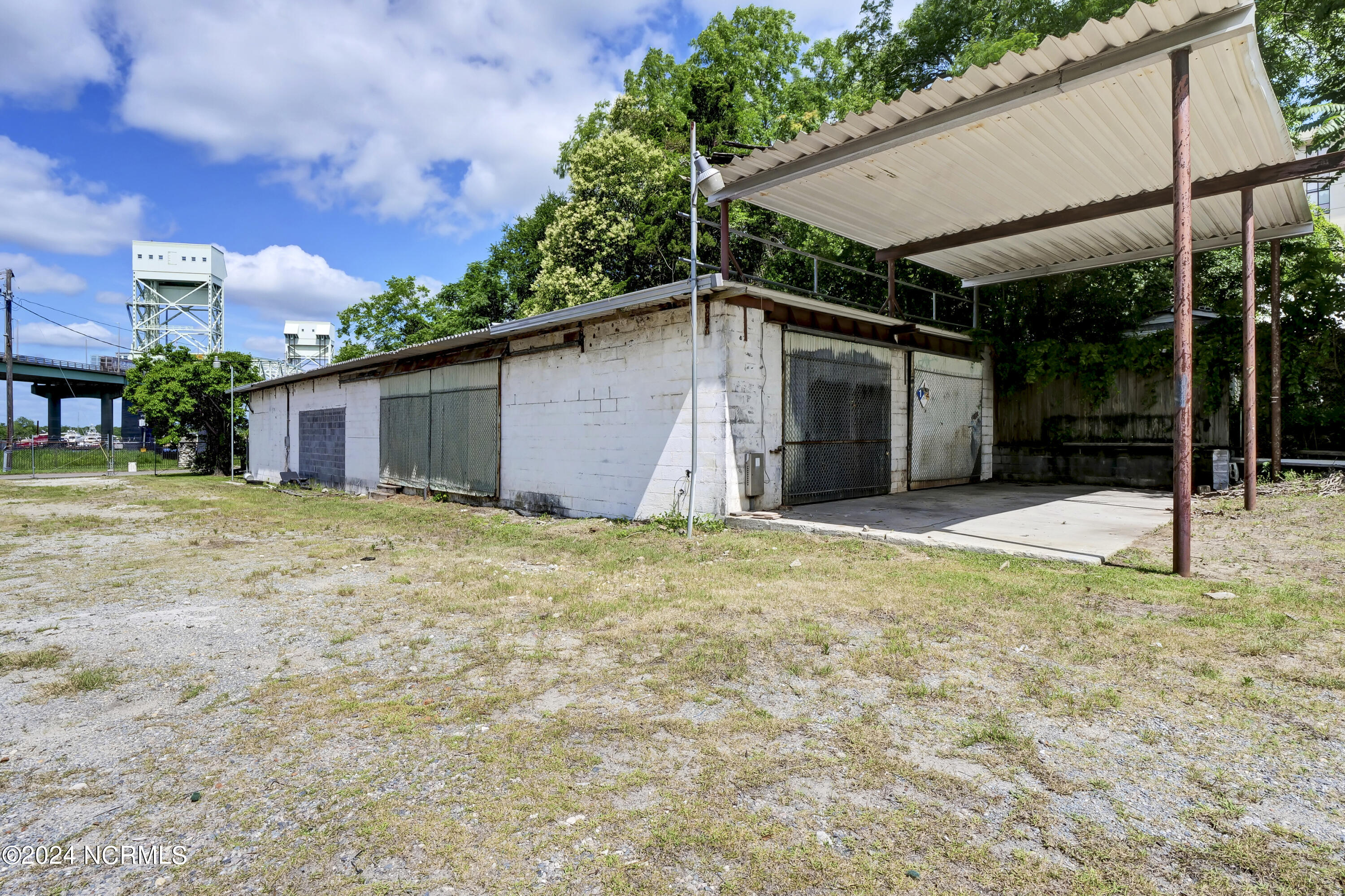 610 S Front Street Property Photo 5