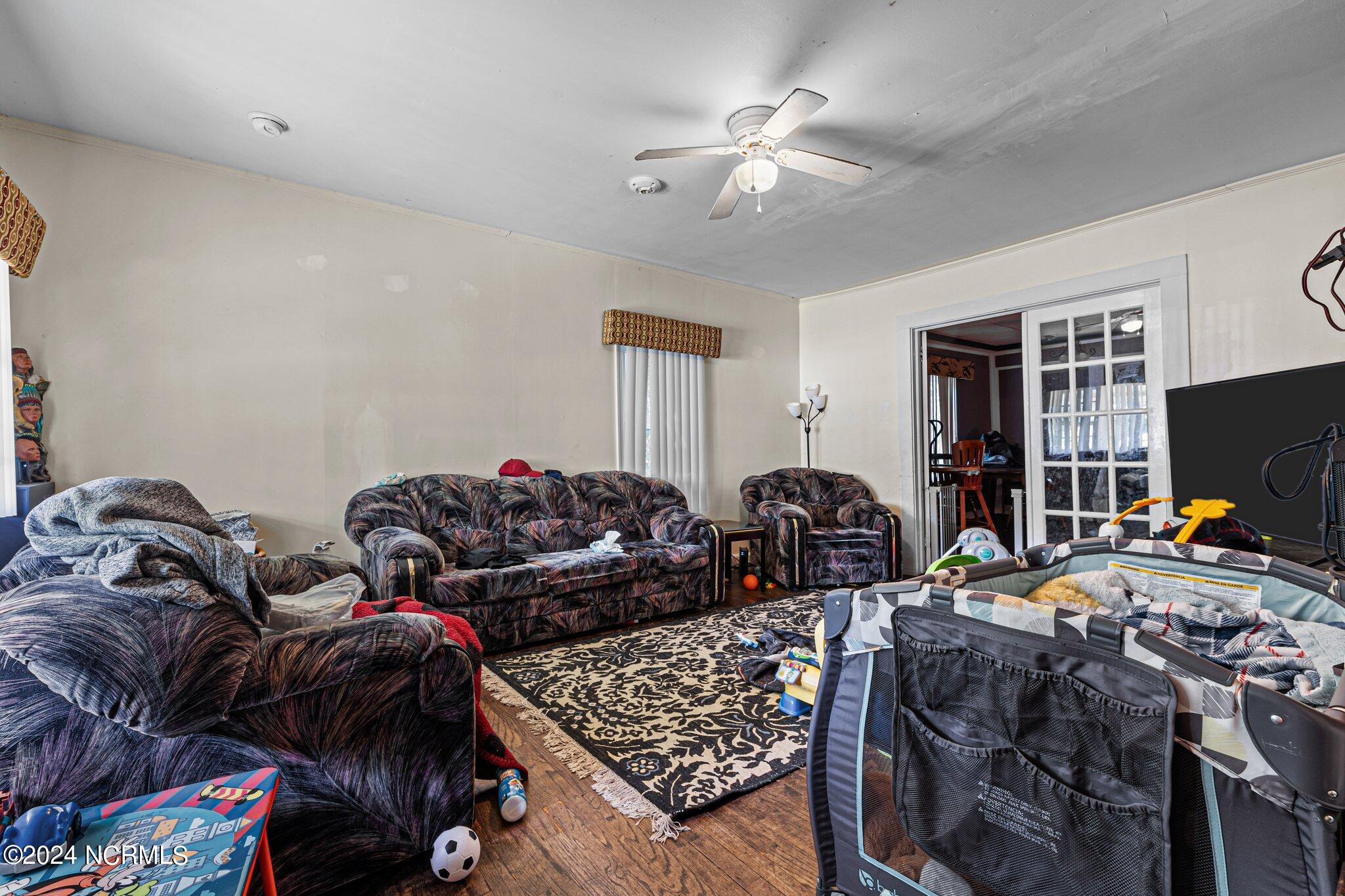 450 W New Hampshire Avenue Property Photo 3