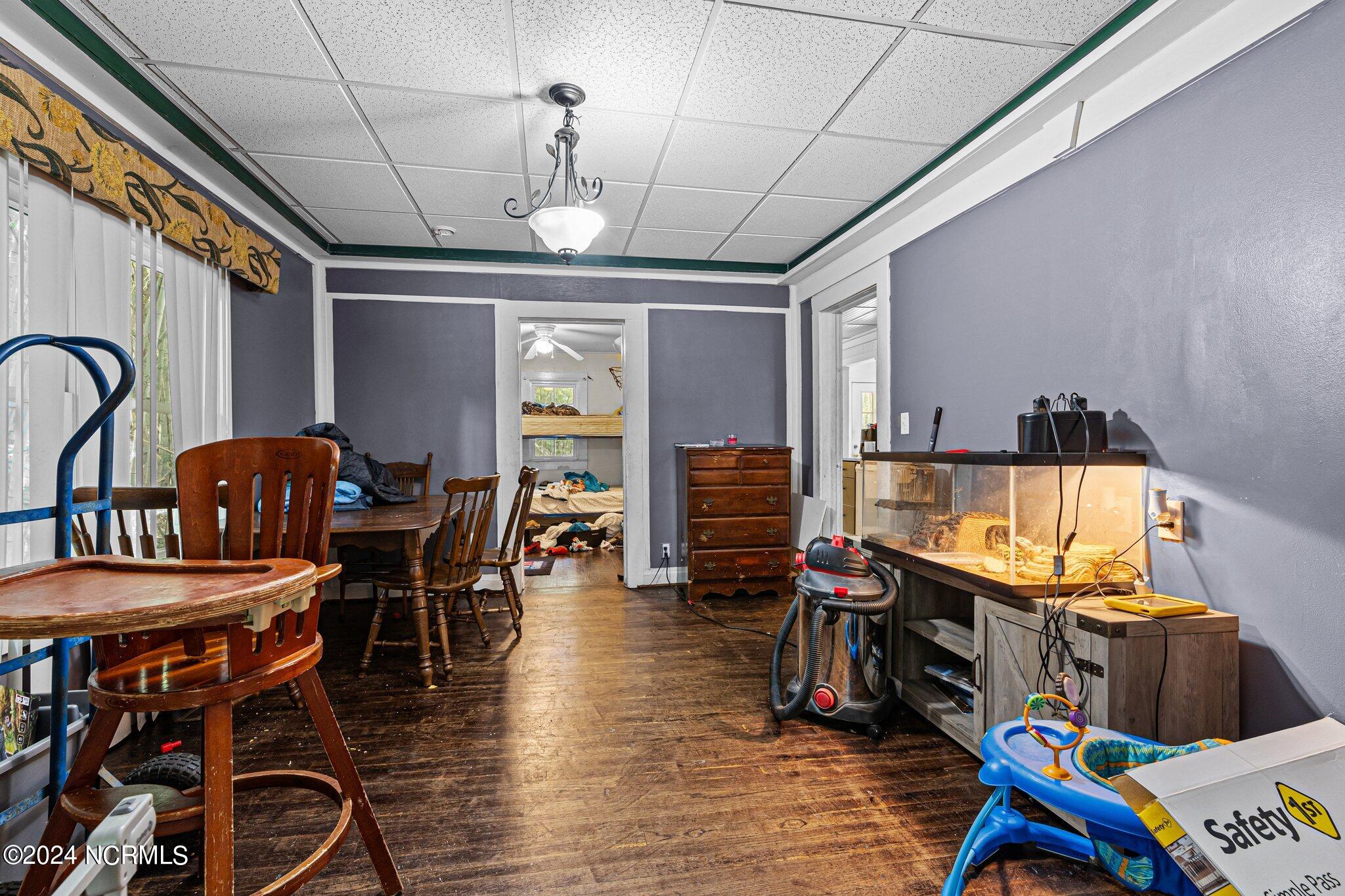 450 W New Hampshire Avenue Property Photo 8