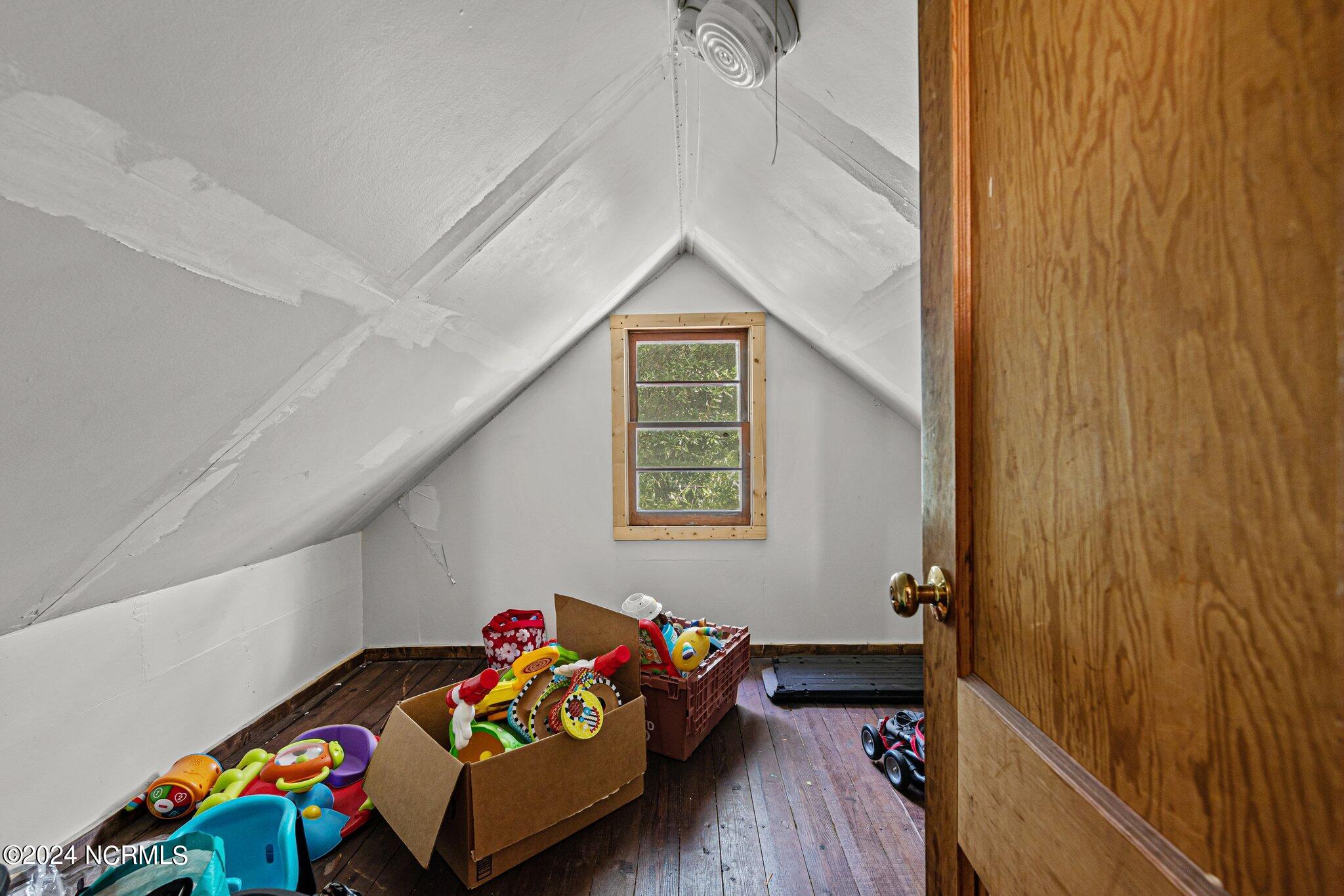 450 W New Hampshire Avenue Property Photo 10
