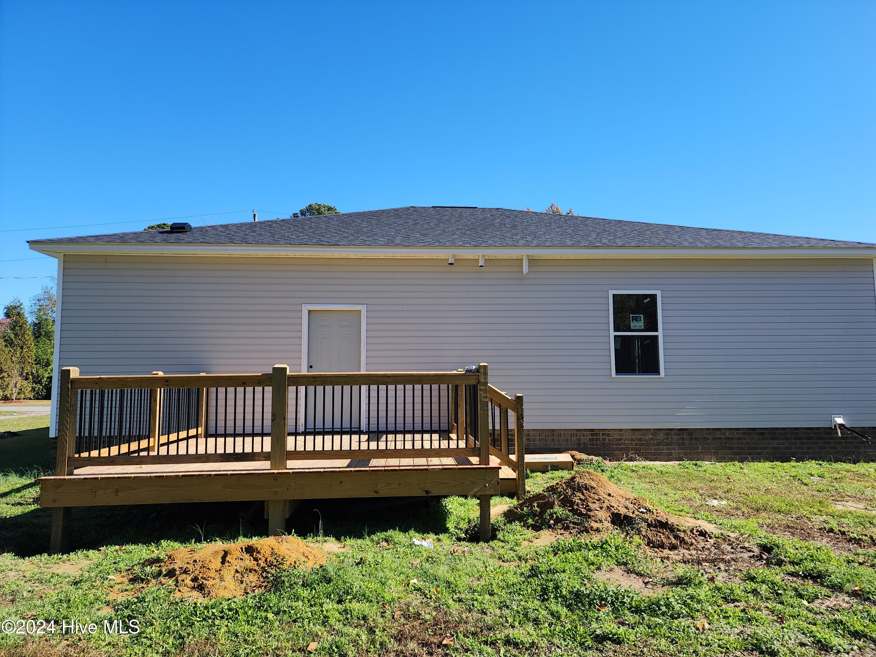 4052 N Pitt Street Property Photo 2