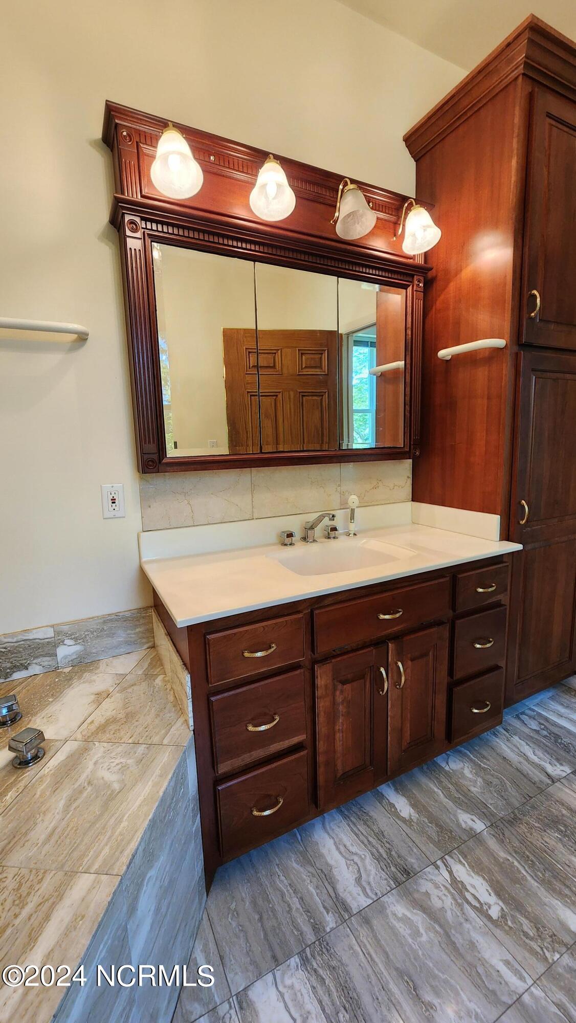 212 Old Nassau Road Property Photo 38