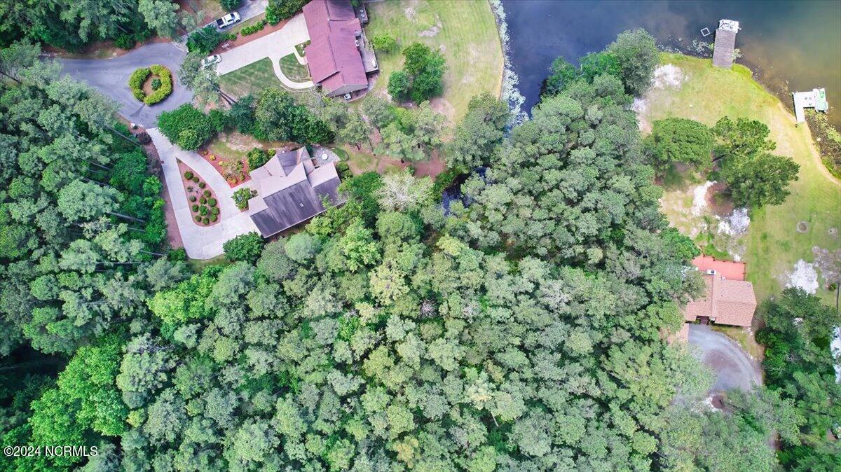 16 Lakeshore Drive Property Photo 4