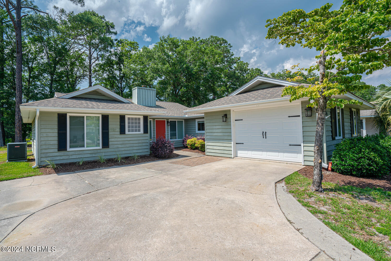 514 Fairway Drive W Property Photo 1