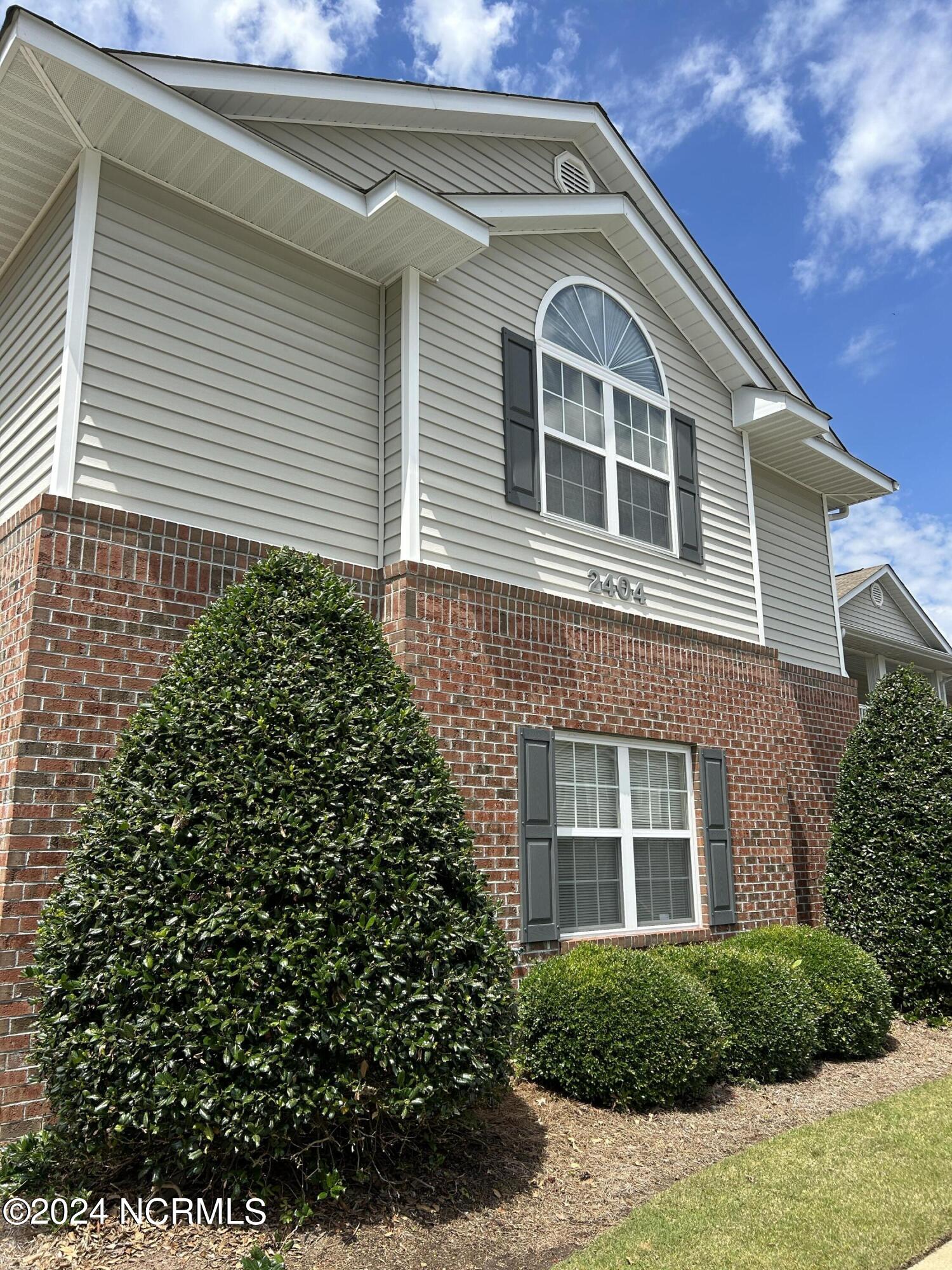 2404 King Richard Court E Property Photo 1