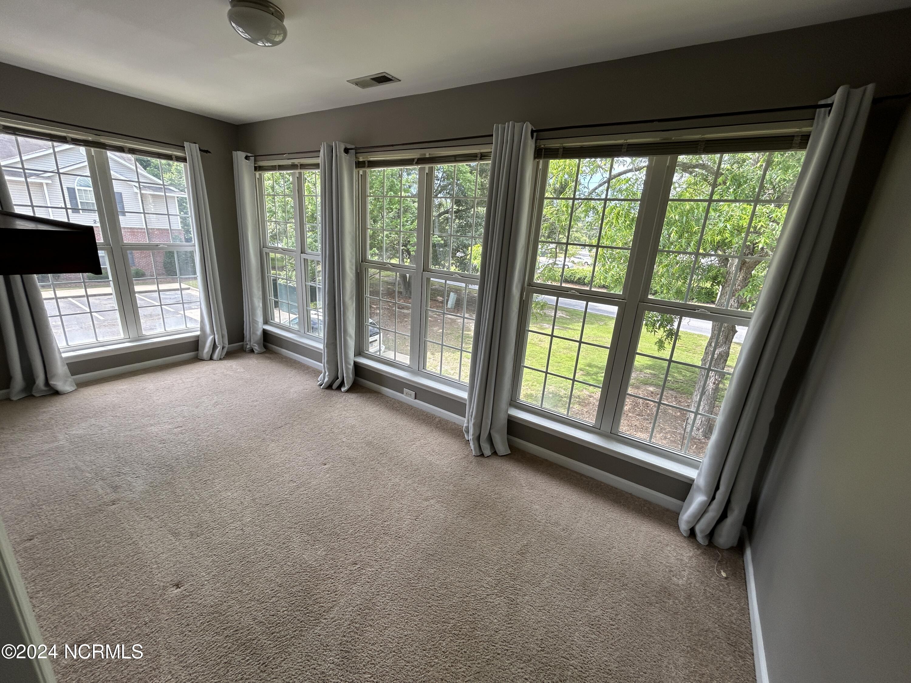 2404 King Richard Court E Property Photo 5