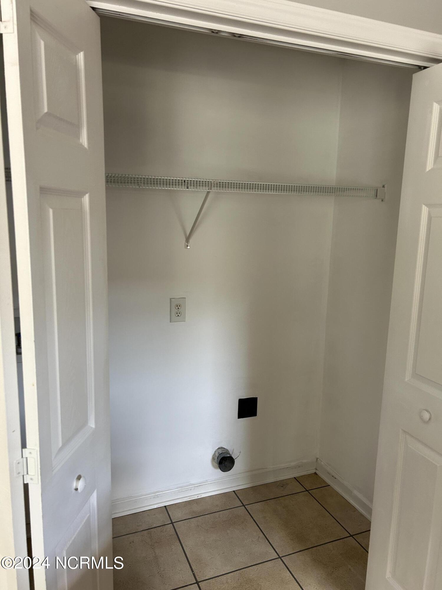 2404 King Richard Court E Property Photo 9