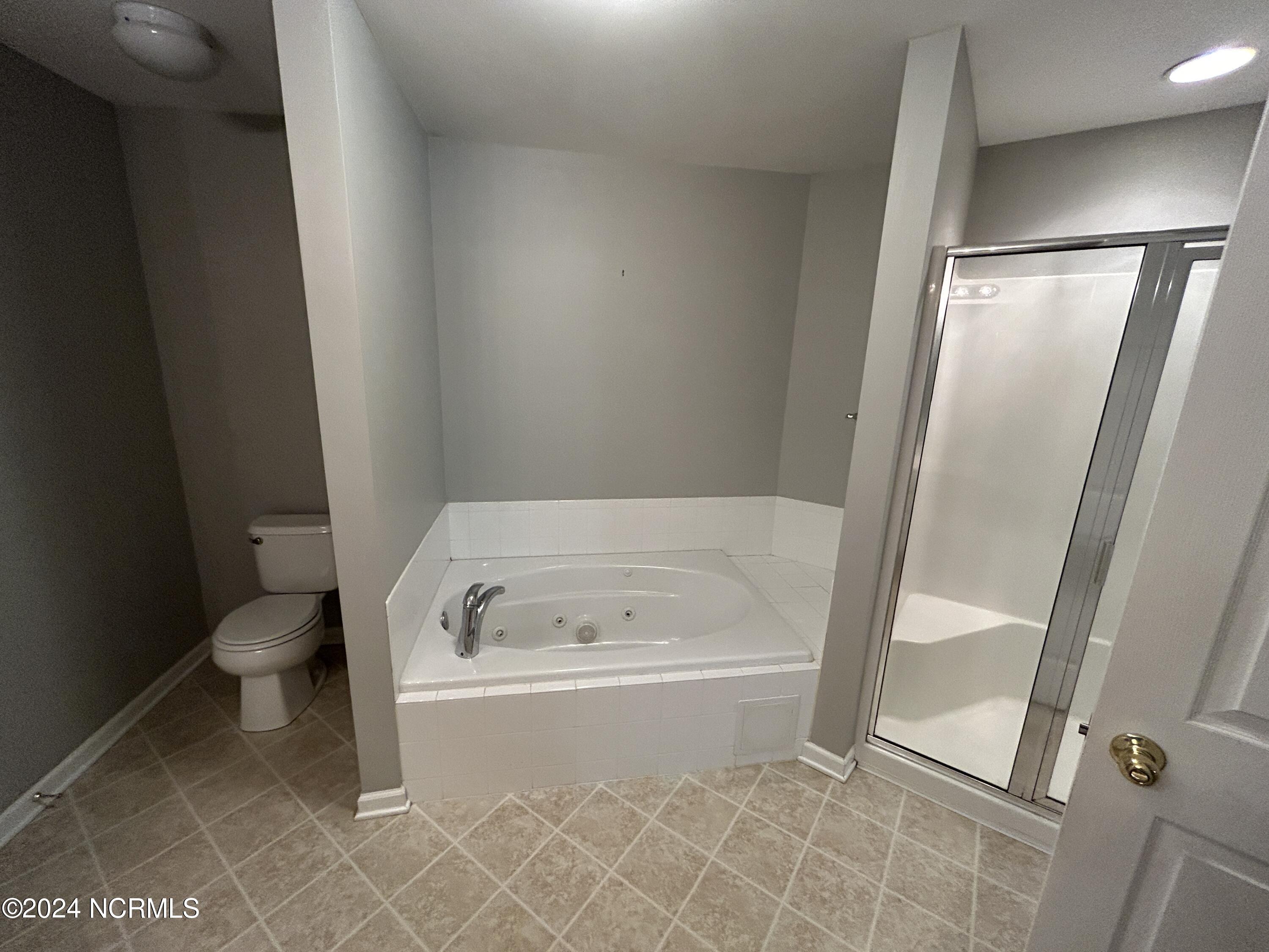 2404 King Richard Court E Property Photo 19
