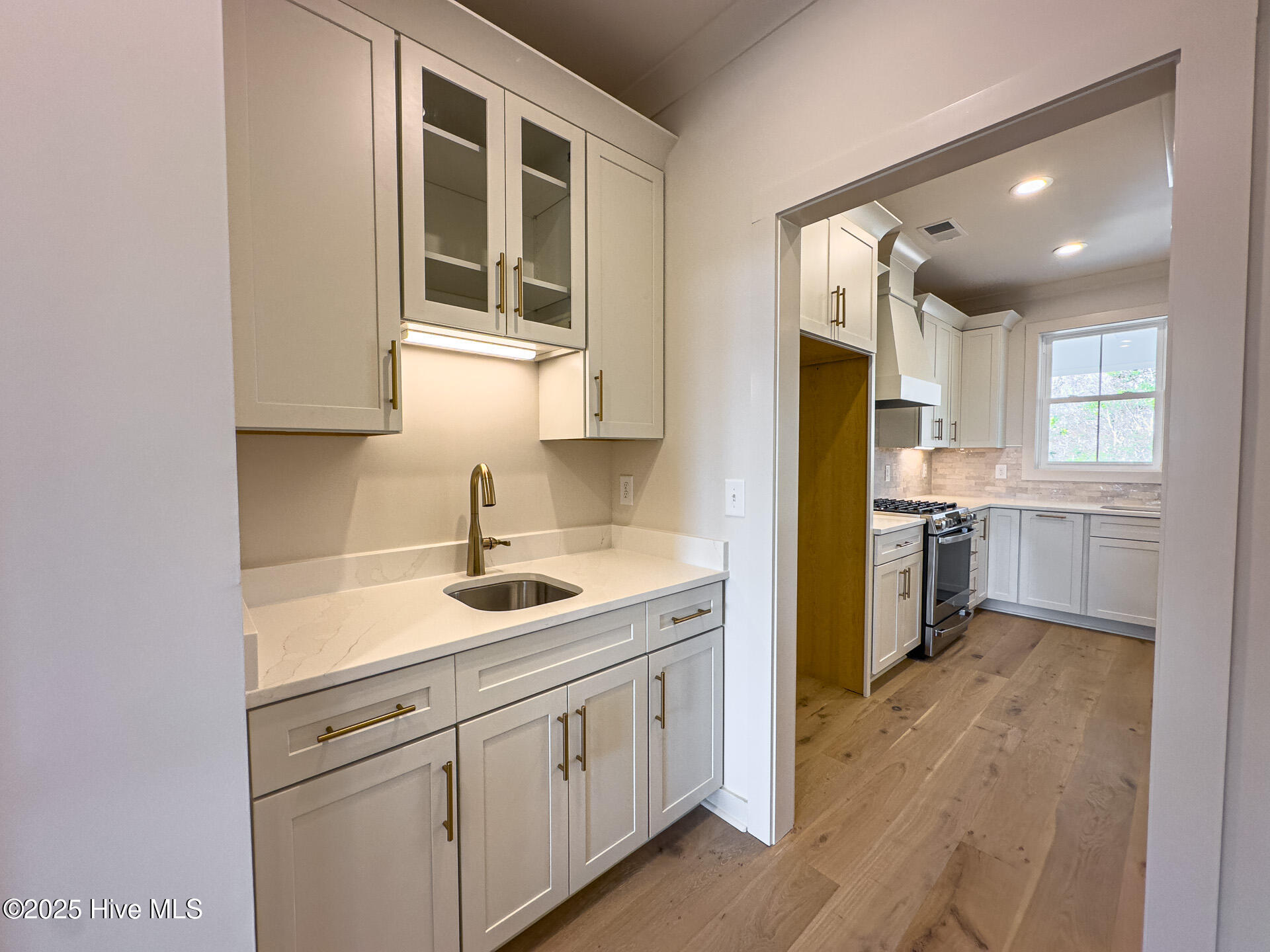 218 Colleton Square Property Photo 9